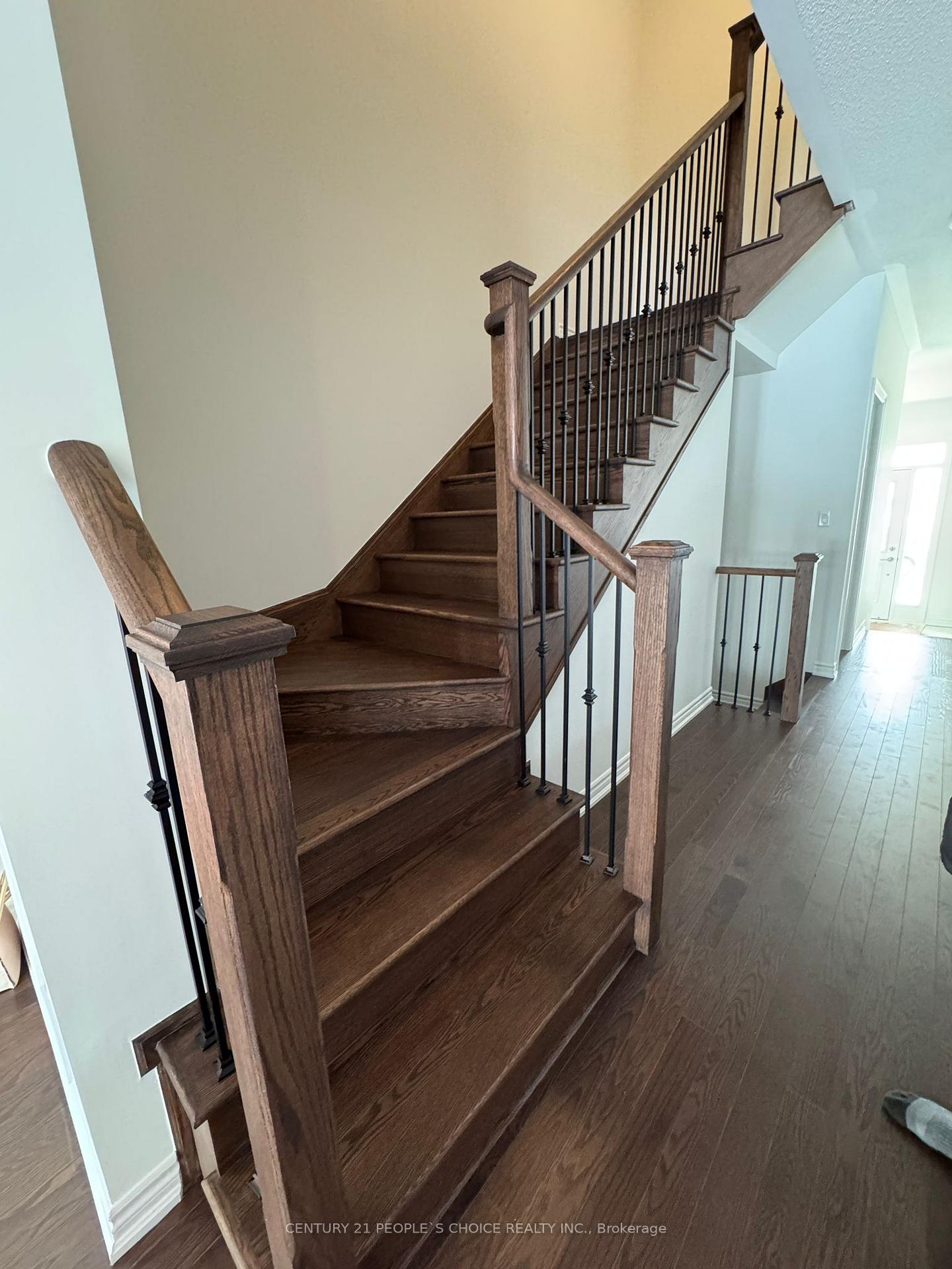 Photo 15 of 8 Reigate Avenue, Whitby, Williamsburg — HOMEH
