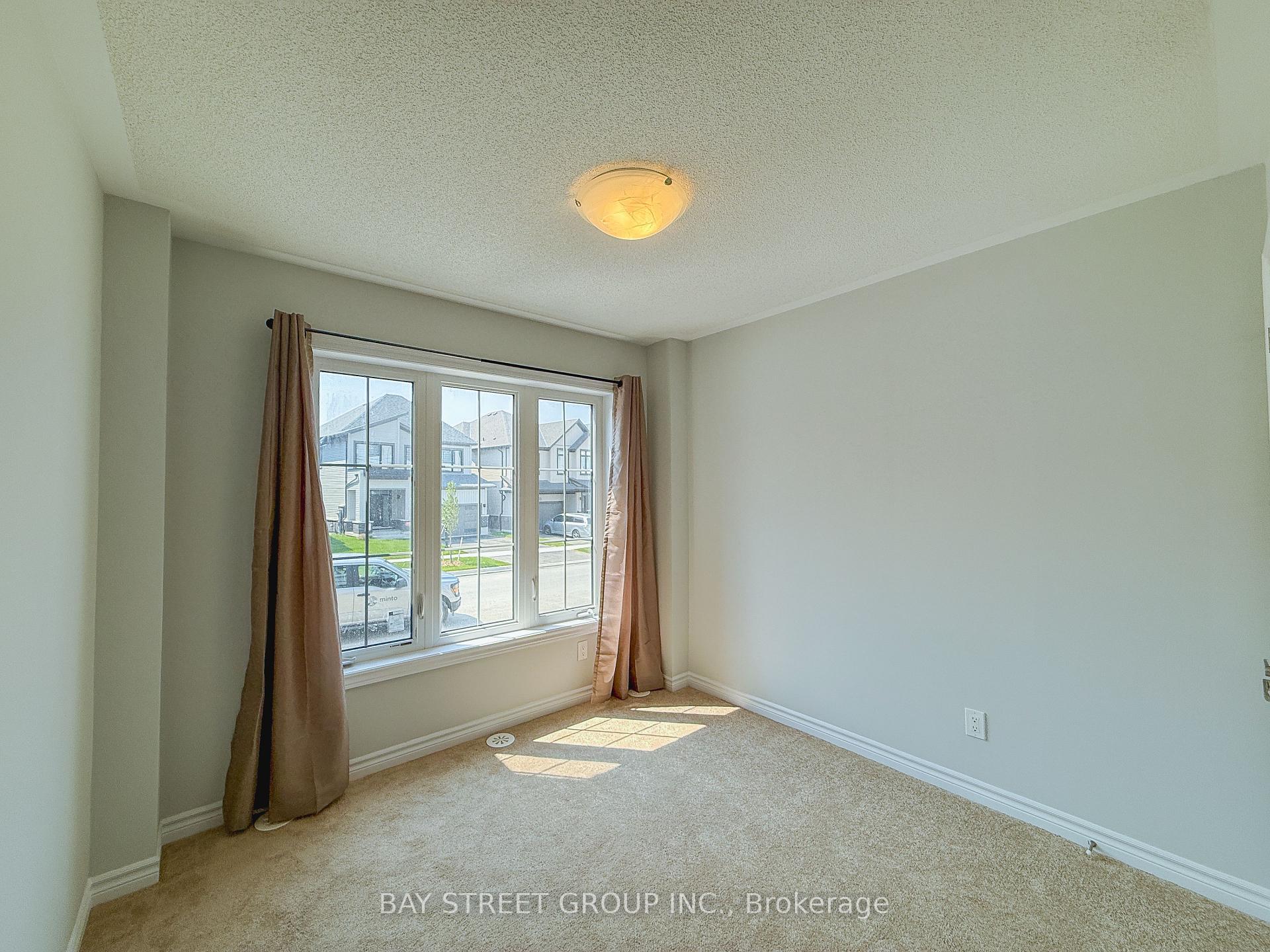 Photo 3 of 1030 Dyas Avenue, Oshawa, Kedron — HOMEH
