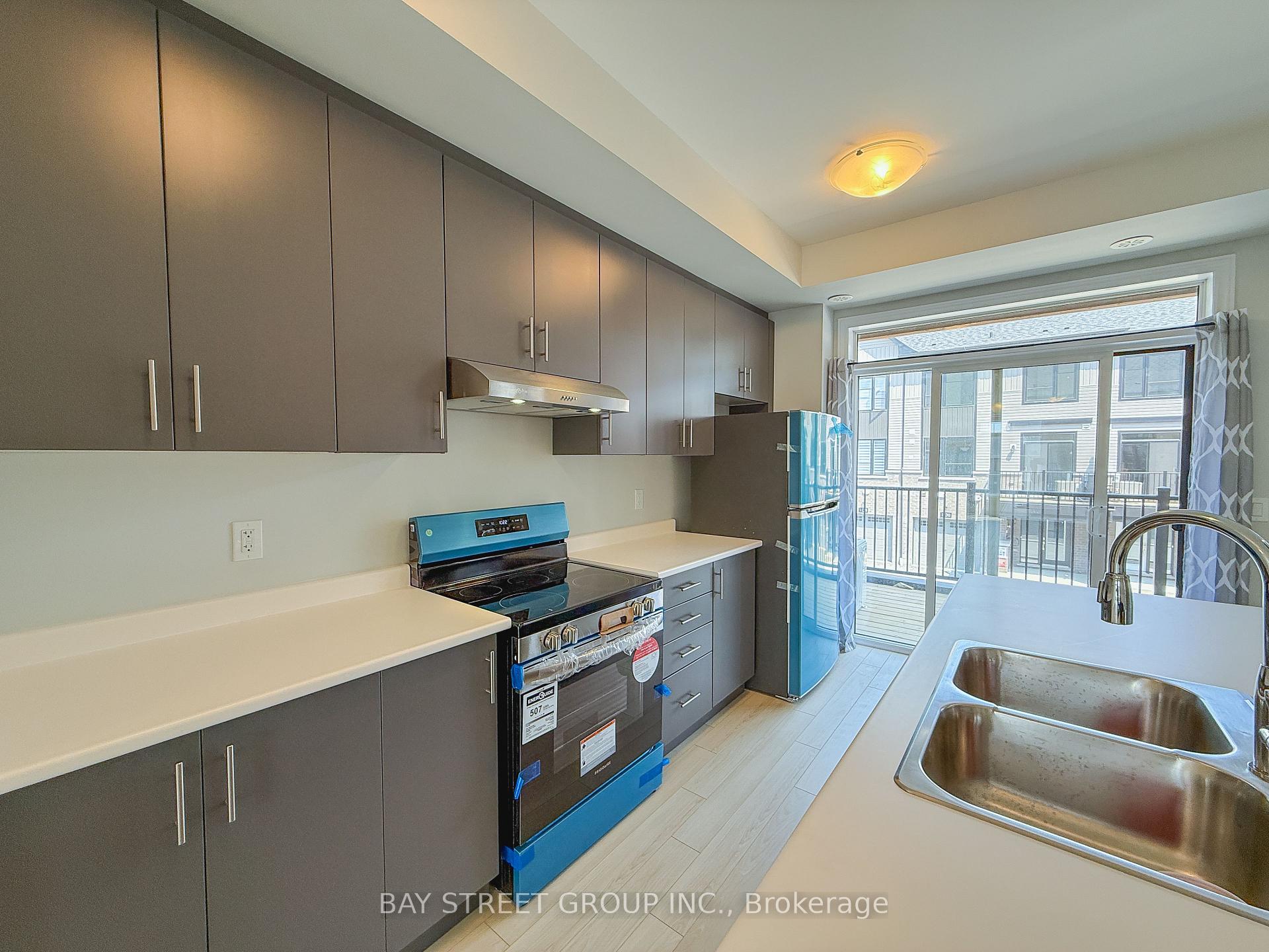 Photo 10 of 1030 Dyas Avenue, Oshawa, Kedron — HOMEH