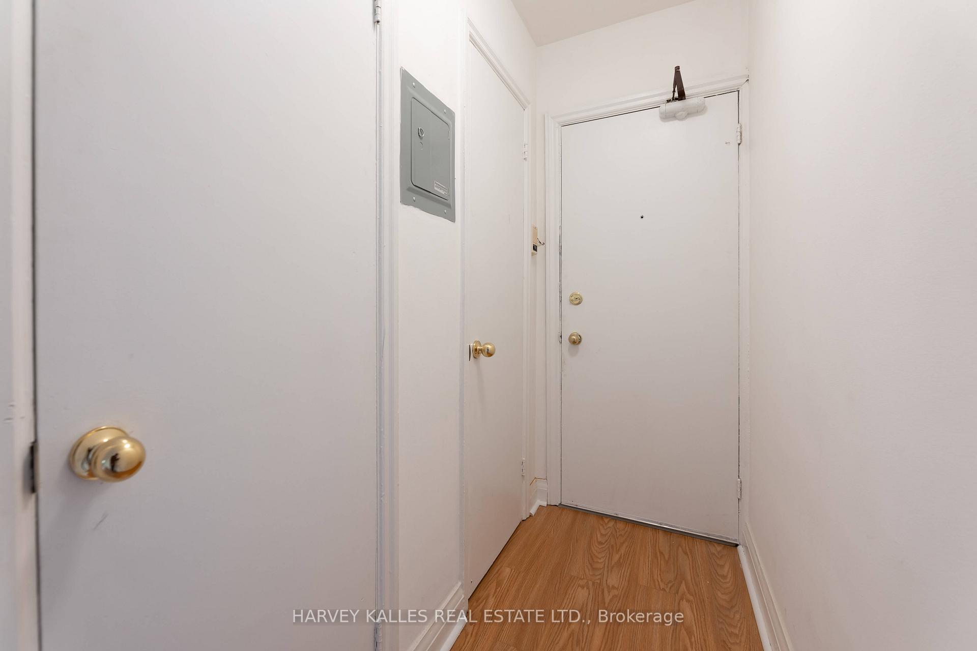 Photo 2 of Unit 12, 330 Chisholm Avenue, Toronto, Woodbine-Lumsden — HOMEH