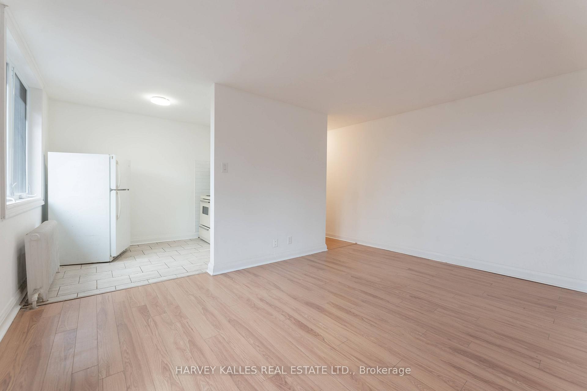 Photo 4 of Unit 12, 330 Chisholm Avenue, Toronto, Woodbine-Lumsden — HOMEH