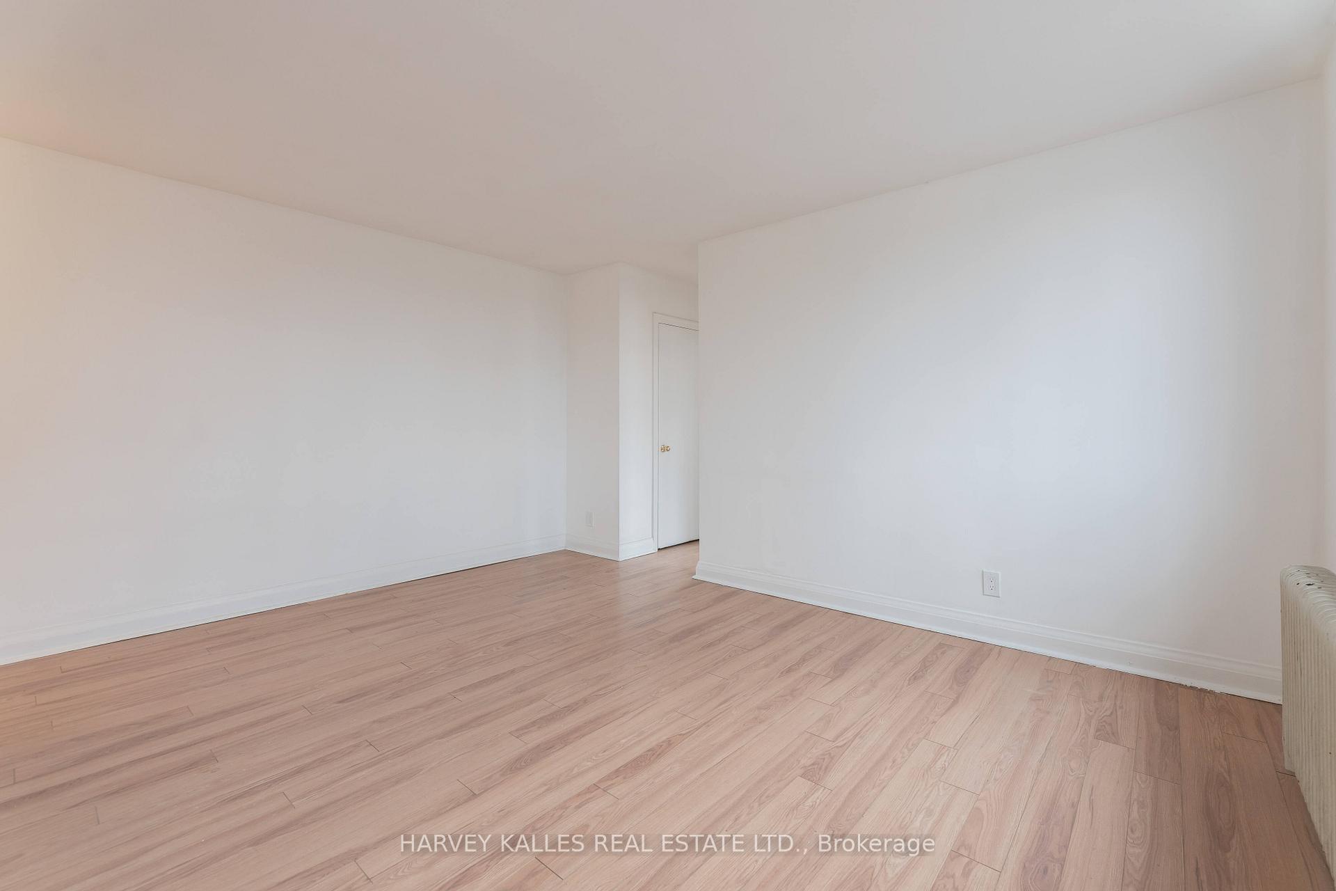 Photo 10 of Unit 12, 330 Chisholm Avenue, Toronto, Woodbine-Lumsden — HOMEH