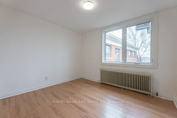 Photo 9 of Unit 12, 330 Chisholm Avenue, Toronto, Woodbine-Lumsden — HOMEH