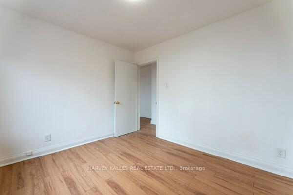Photo 8 of Unit 12, 330 Chisholm Avenue, Toronto, Woodbine-Lumsden — HOMEH