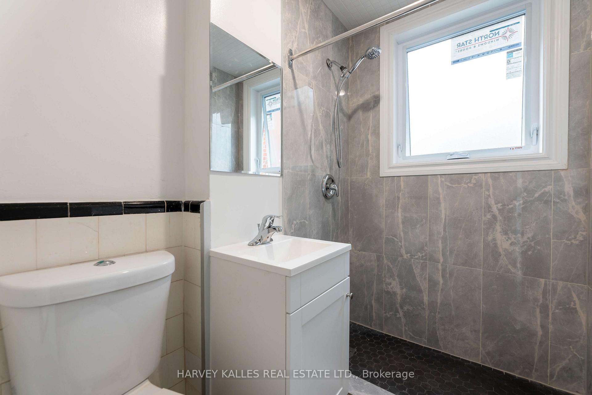 Photo 11 of Unit 12, 330 Chisholm Avenue, Toronto, Woodbine-Lumsden — HOMEH