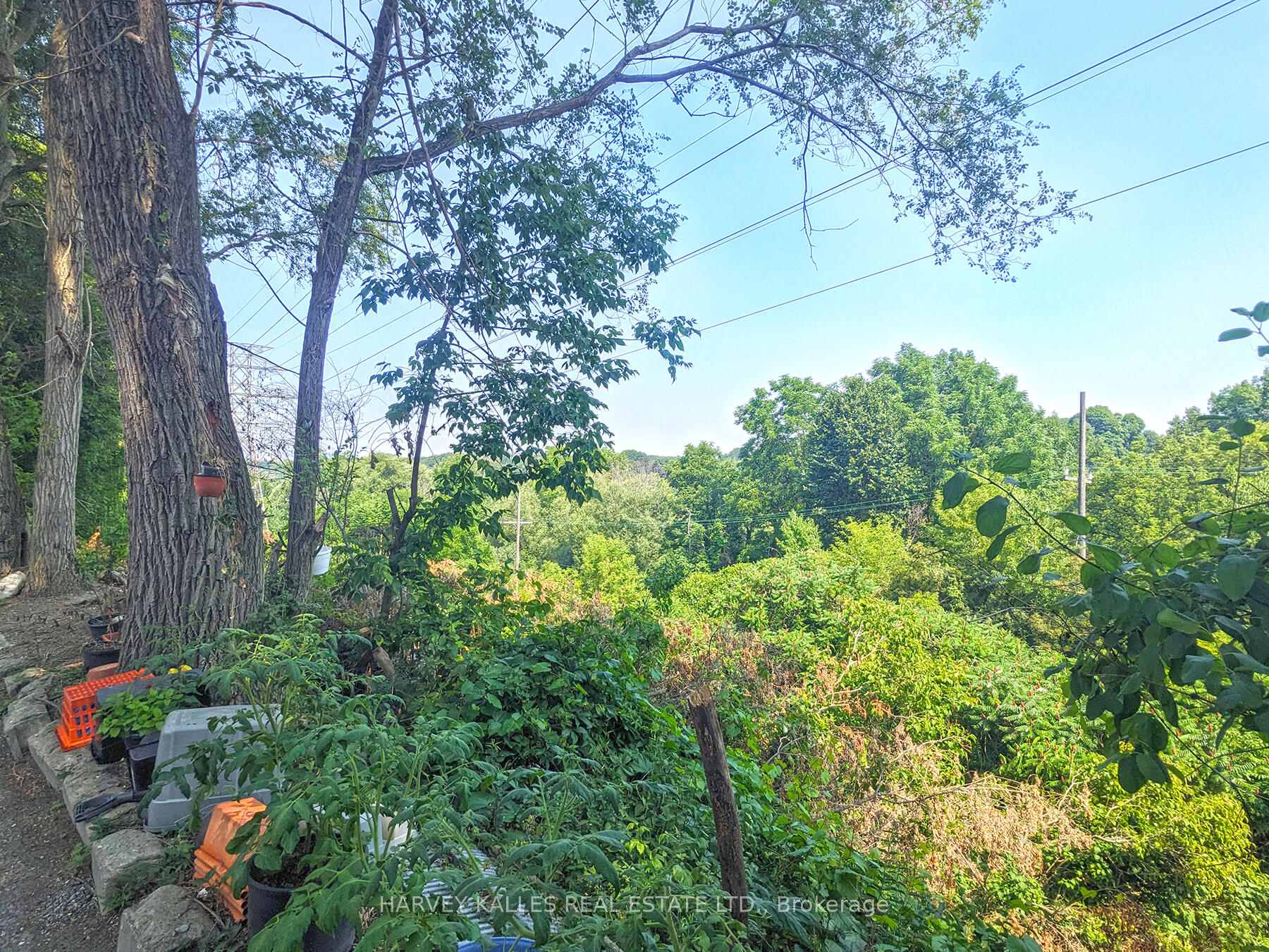 Photo 13 of Unit 12, 330 Chisholm Avenue, Toronto, Woodbine-Lumsden — HOMEH