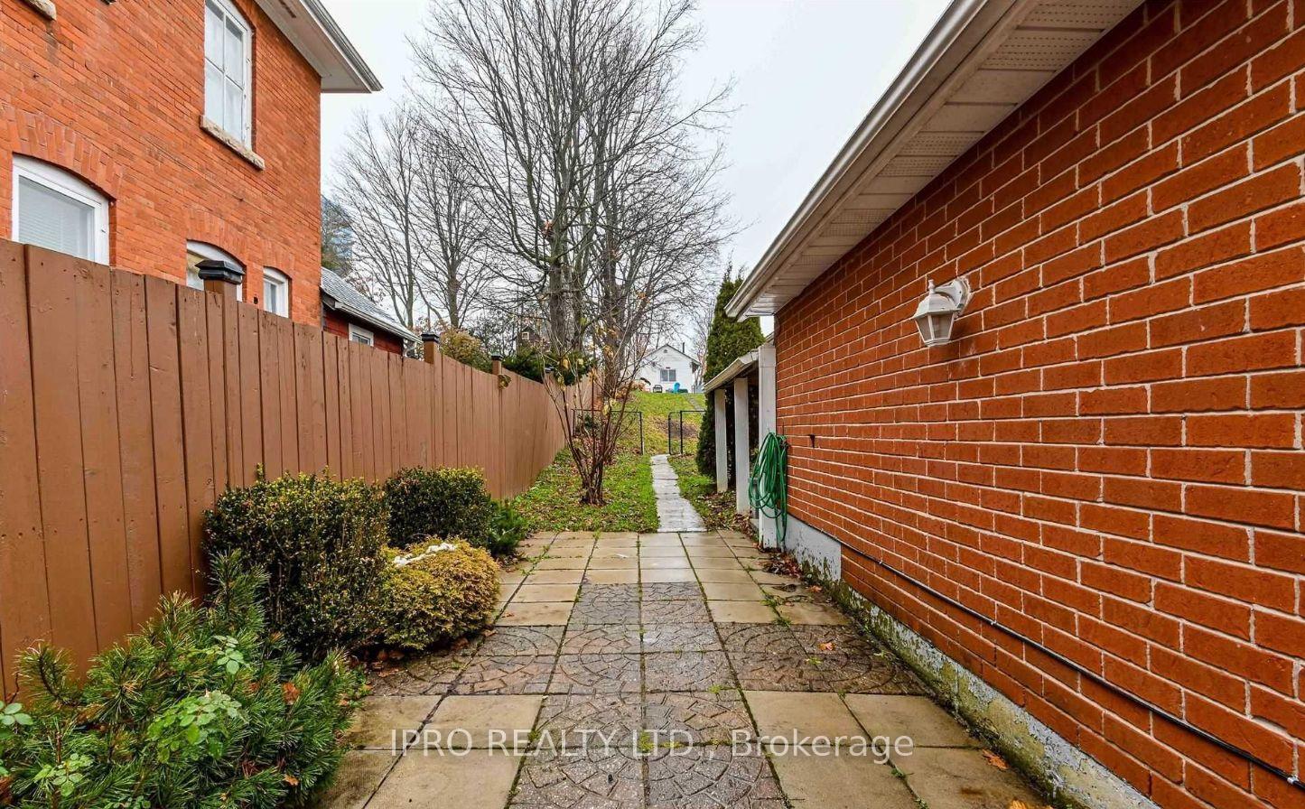 Photo 22 of Unit UPPER, 118 Second Avenue W, Shelburne — HOMEH