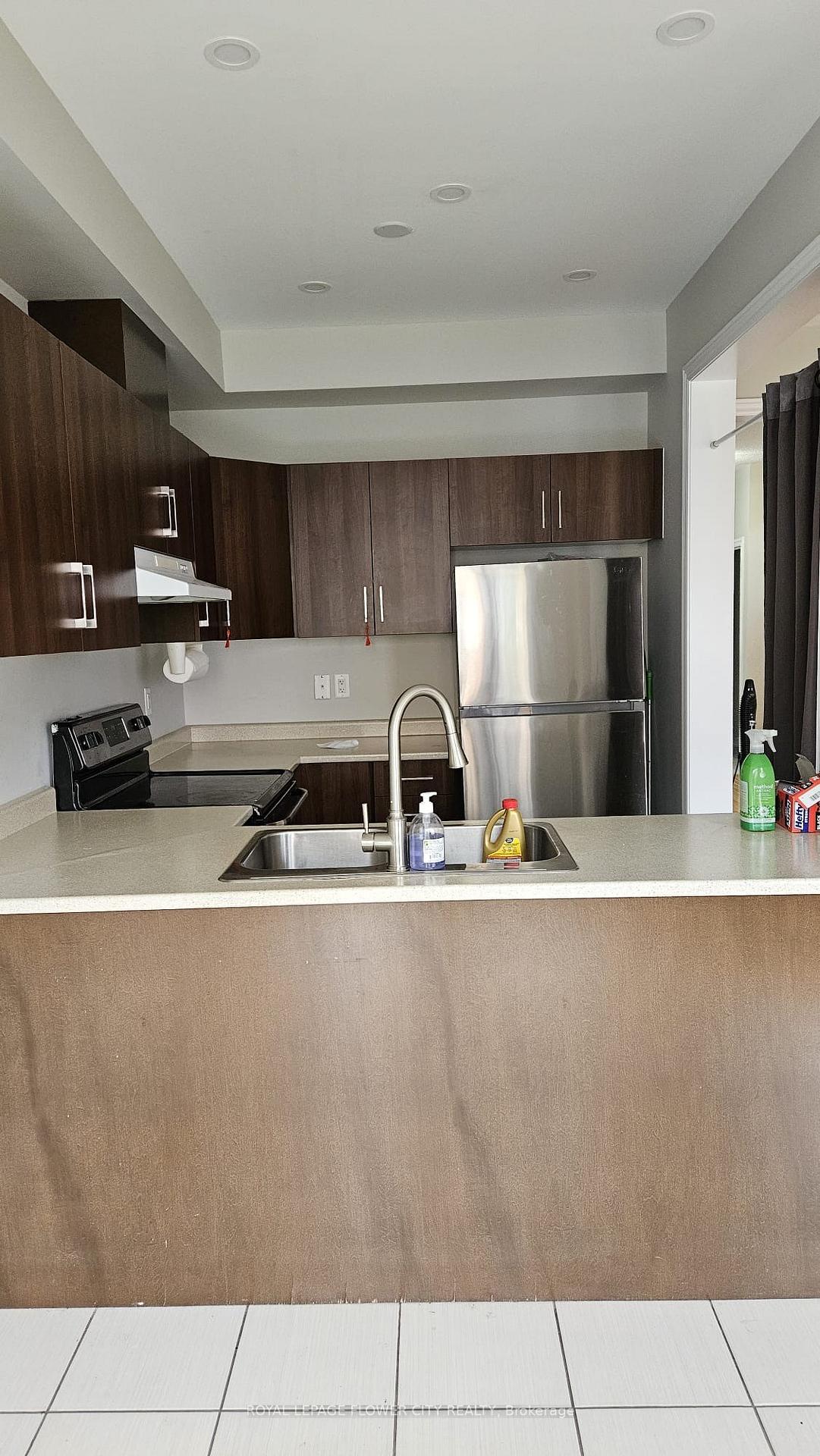 Photo 2 of 84 Kalmia Drive, Brampton, Credit Valley — HOMEH