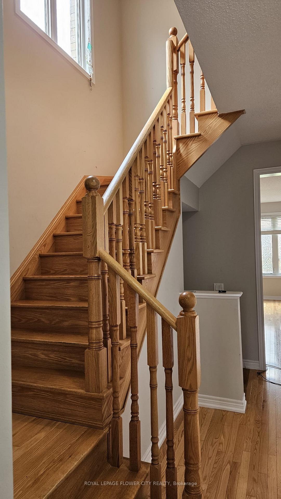 Photo 3 of 84 Kalmia Drive, Brampton, Credit Valley — HOMEH