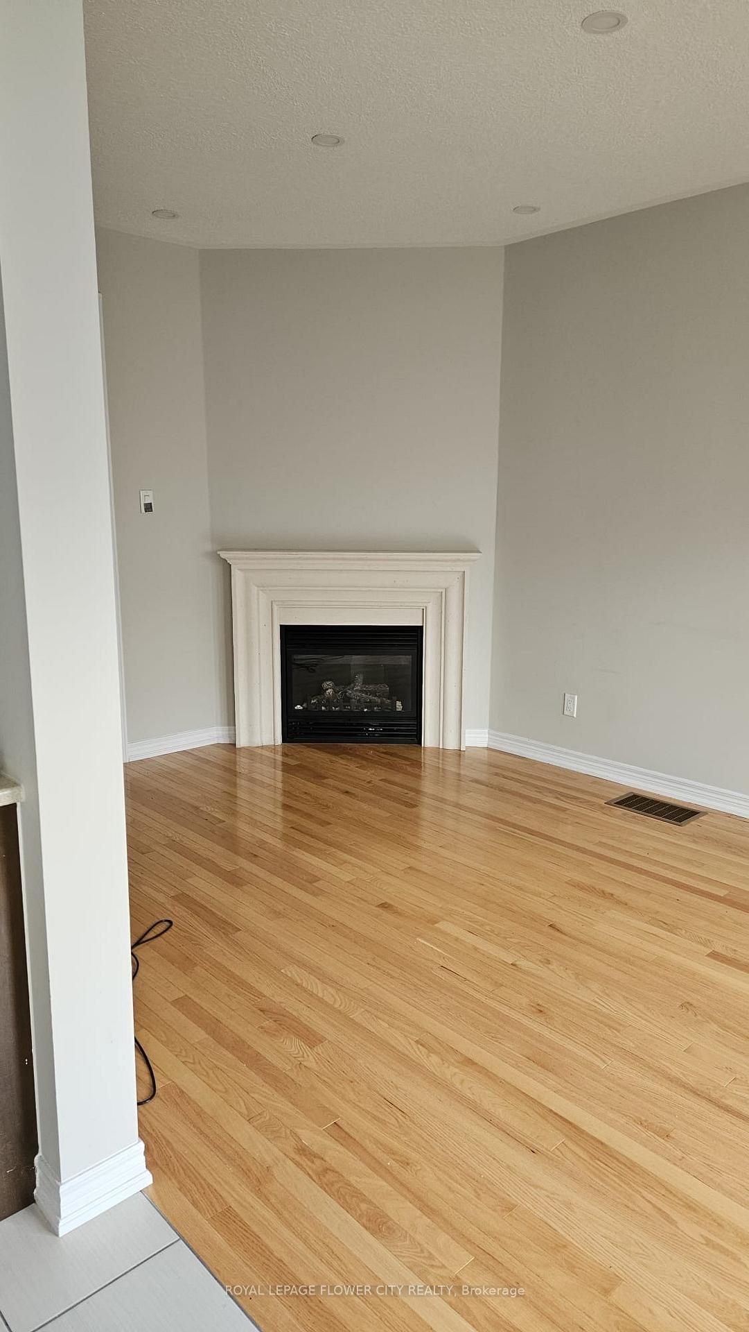 Photo 4 of 84 Kalmia Drive, Brampton, Credit Valley — HOMEH