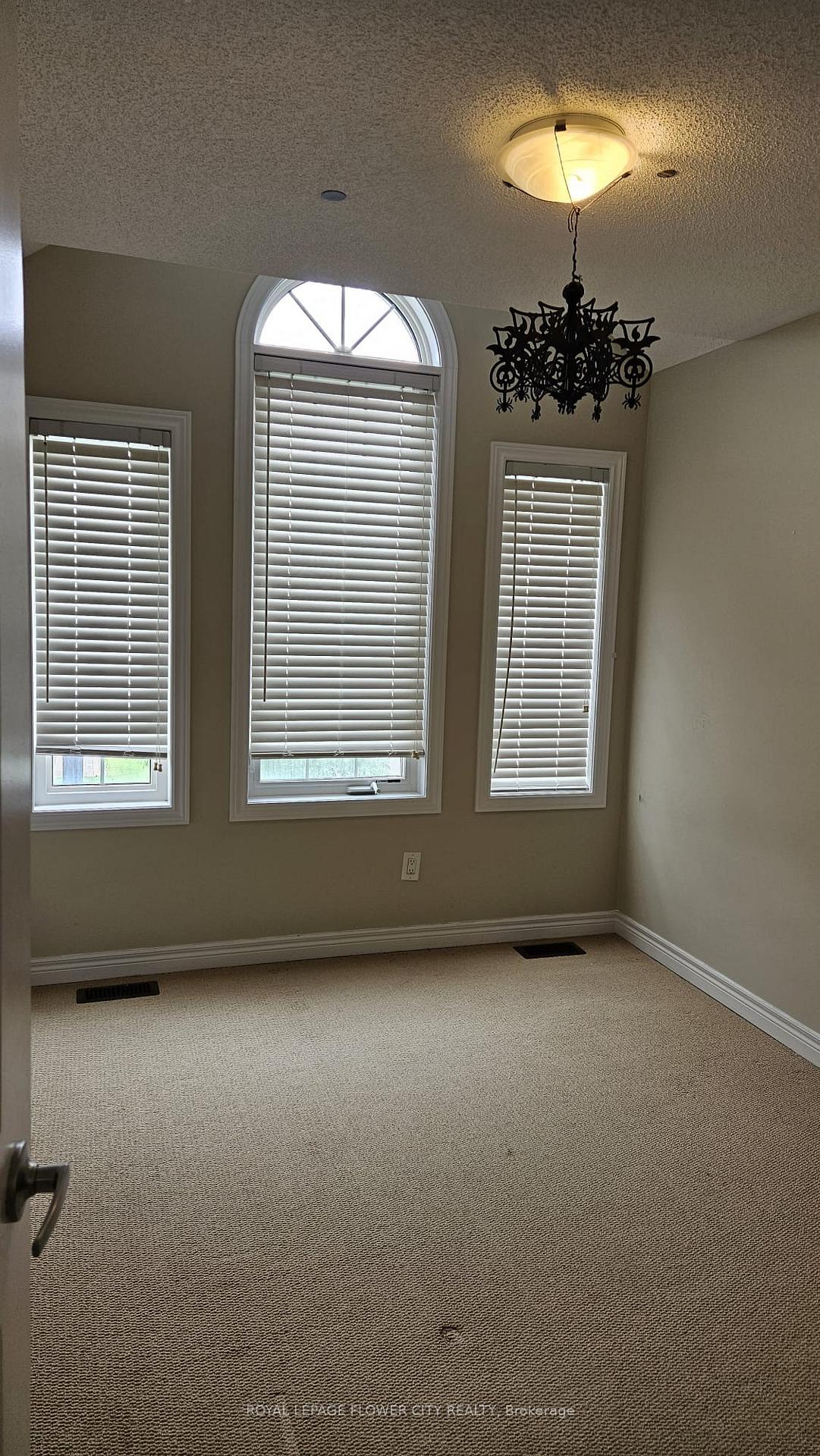 Photo 6 of 84 Kalmia Drive, Brampton, Credit Valley — HOMEH