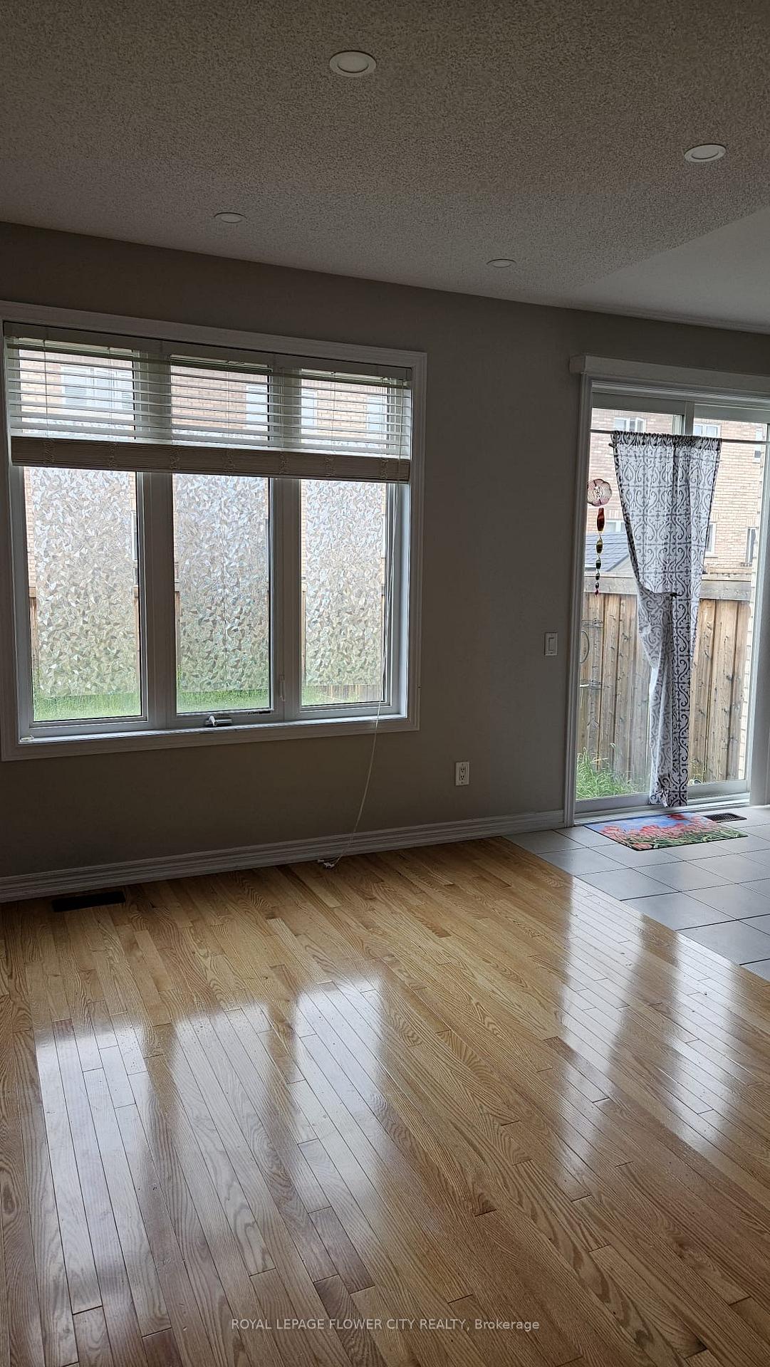 Photo 16 of 84 Kalmia Drive, Brampton, Credit Valley — HOMEH