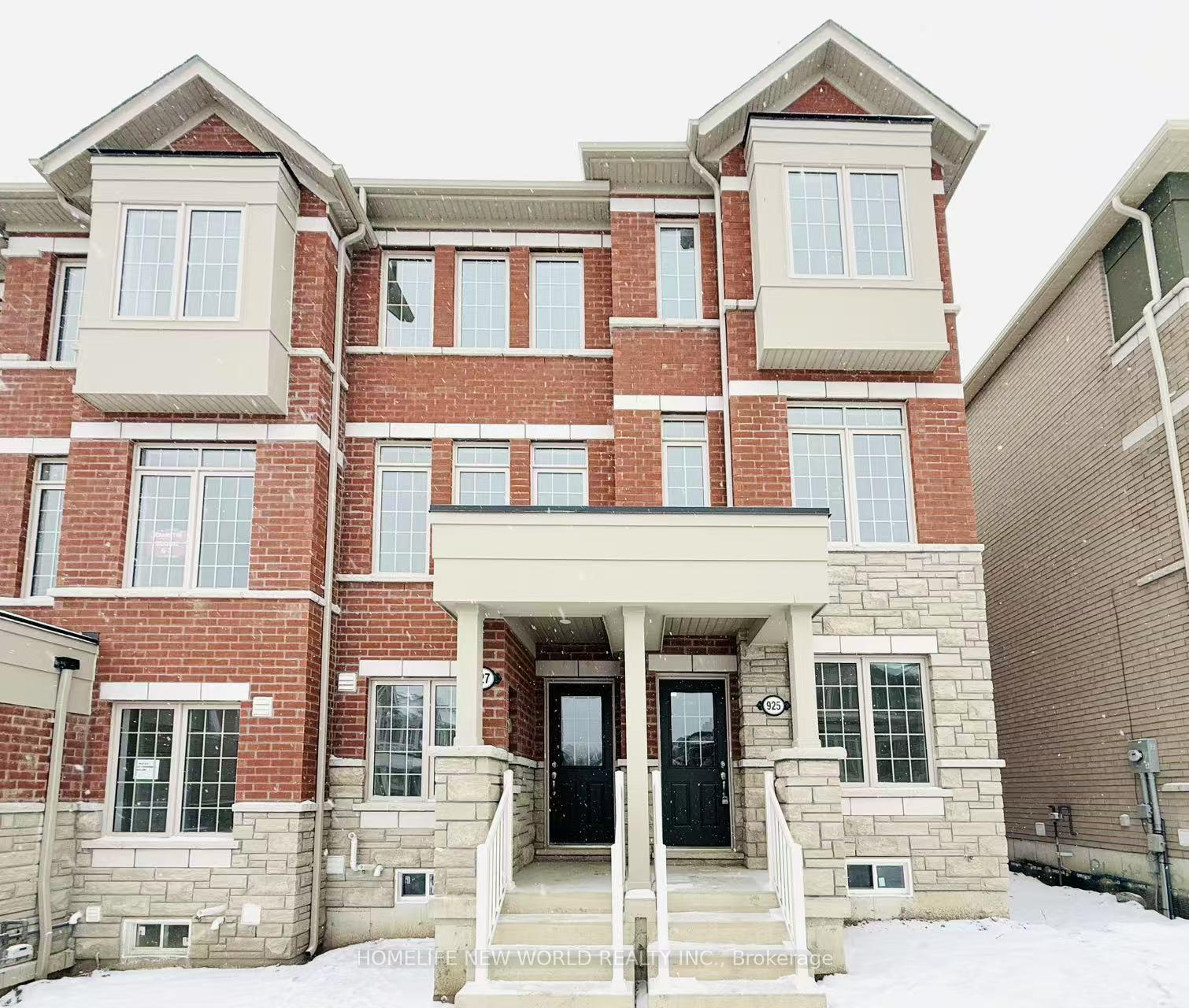 Front of 925 Crowsnest Hollow