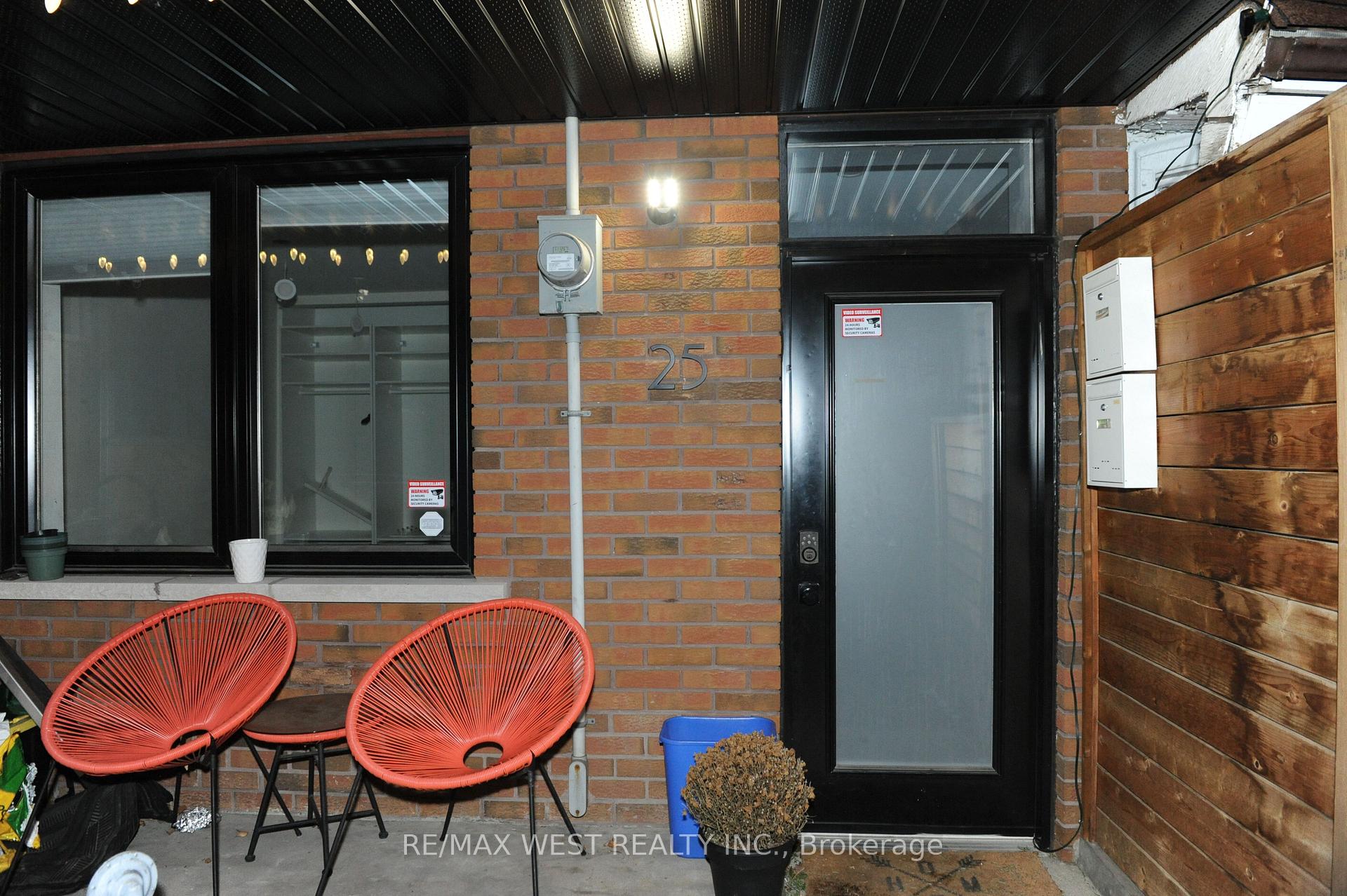 Photo 4 of Unit 1, 25 Euclid Avenue, Toronto, Trinity-Bellwoods — HOMEH