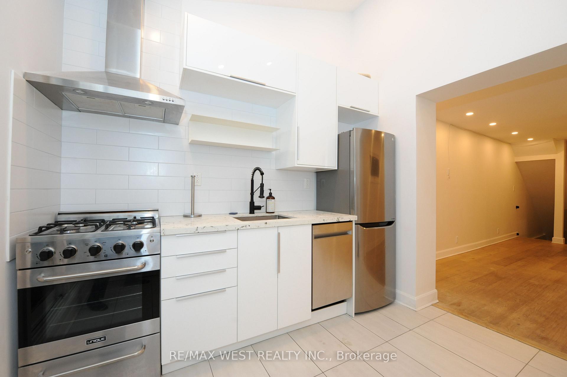 Photo 6 of Unit 1, 25 Euclid Avenue, Toronto, Trinity-Bellwoods — HOMEH