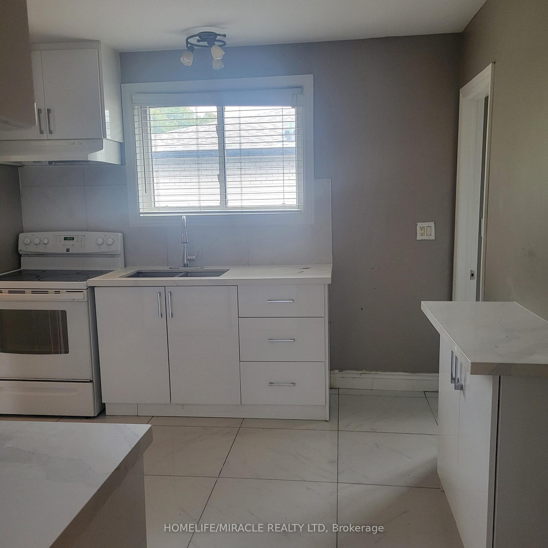 Photo 5 of 32 Belmont Drive, Brampton, Avondale — HOMEH