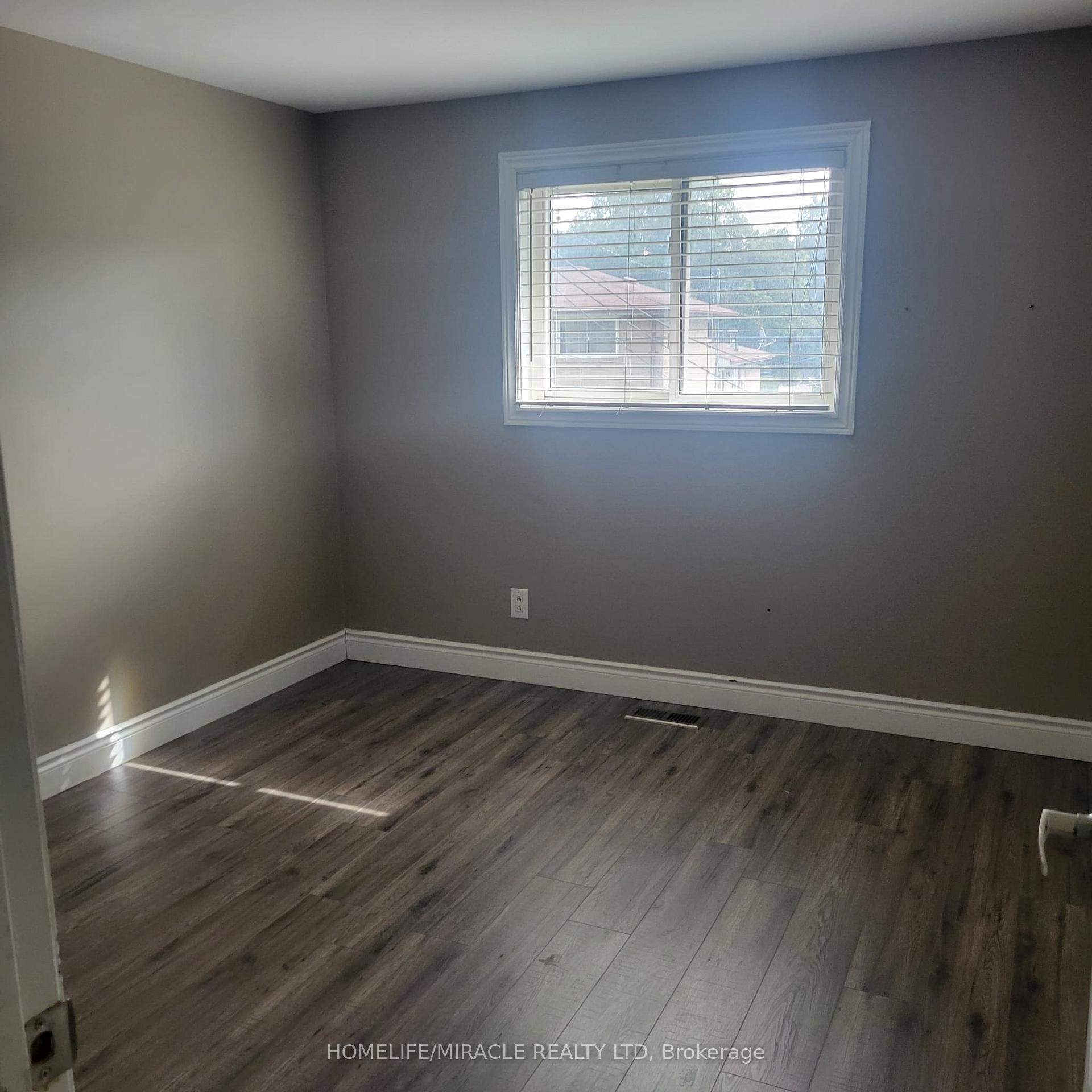 Photo 4 of 32 Belmont Drive, Brampton, Avondale — HOMEH
