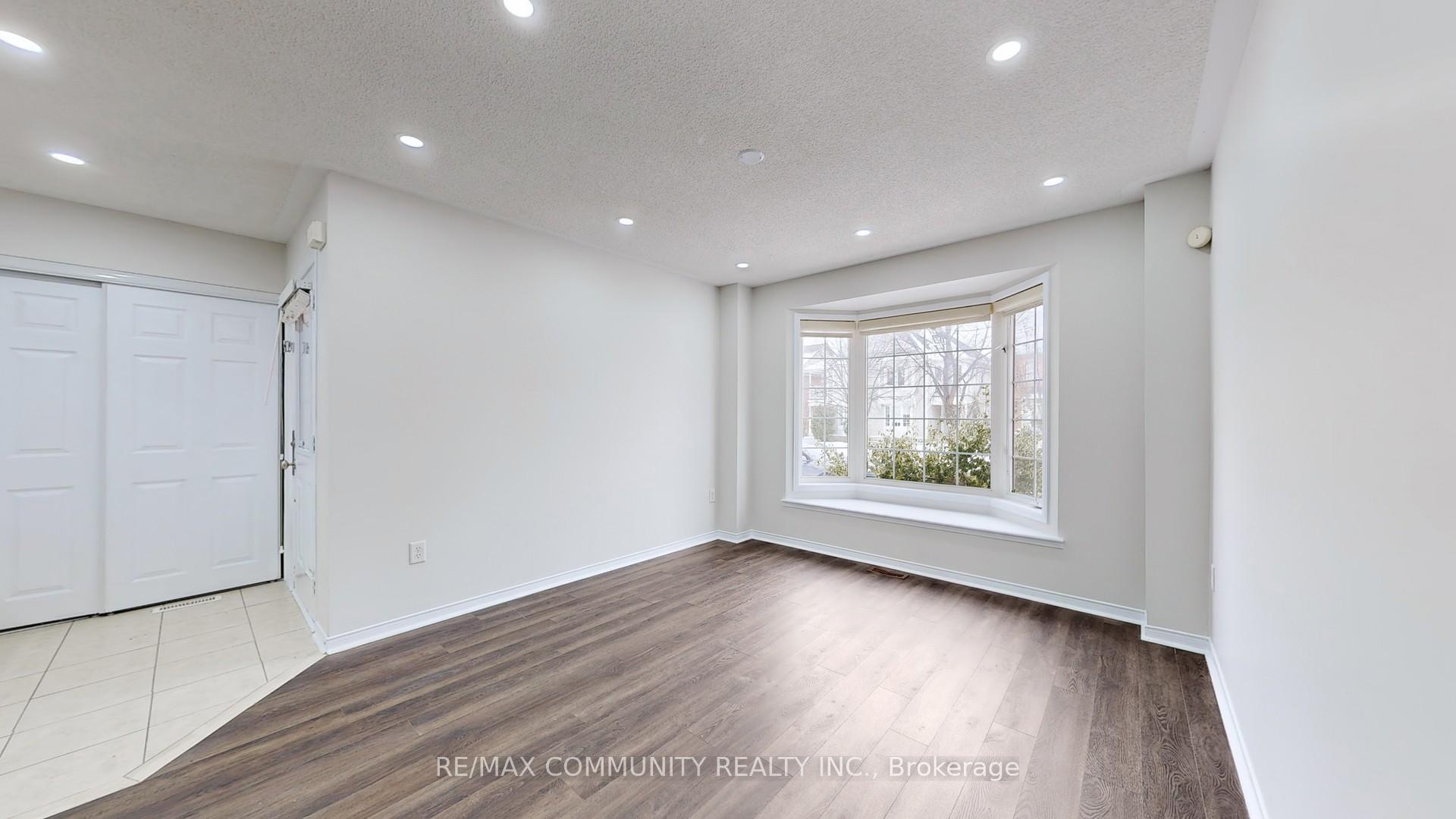 Photo 4 of 214 Whites Hill Avenue, Markham, Cornell — HOMEH