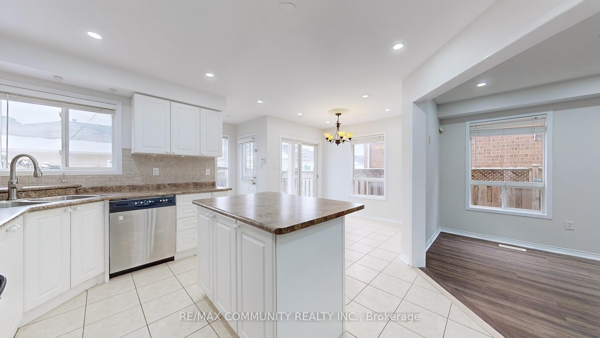 Photo 13 of 214 Whites Hill Avenue, Markham, Cornell — HOMEH