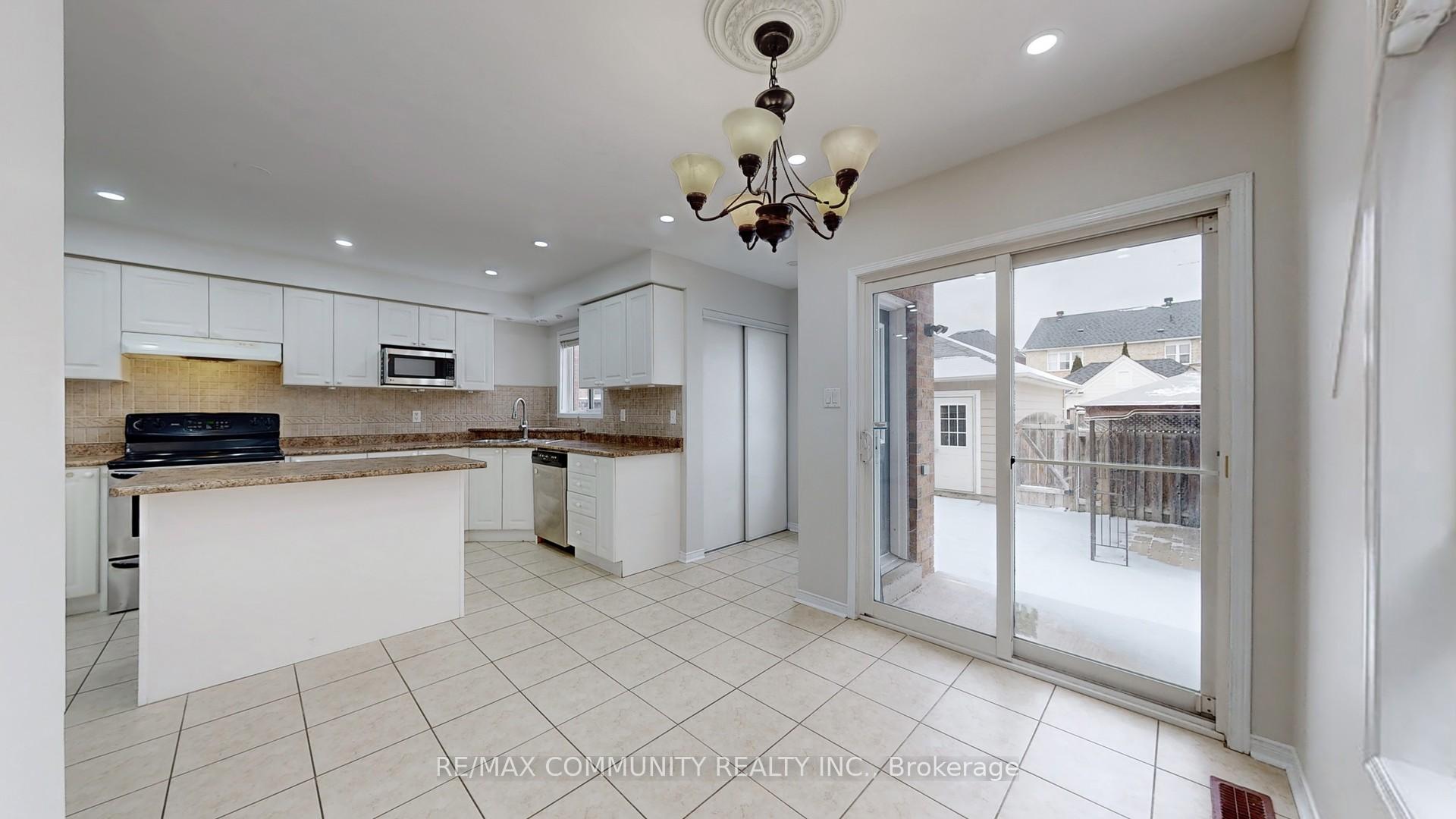 Photo 15 of 214 Whites Hill Avenue, Markham, Cornell — HOMEH