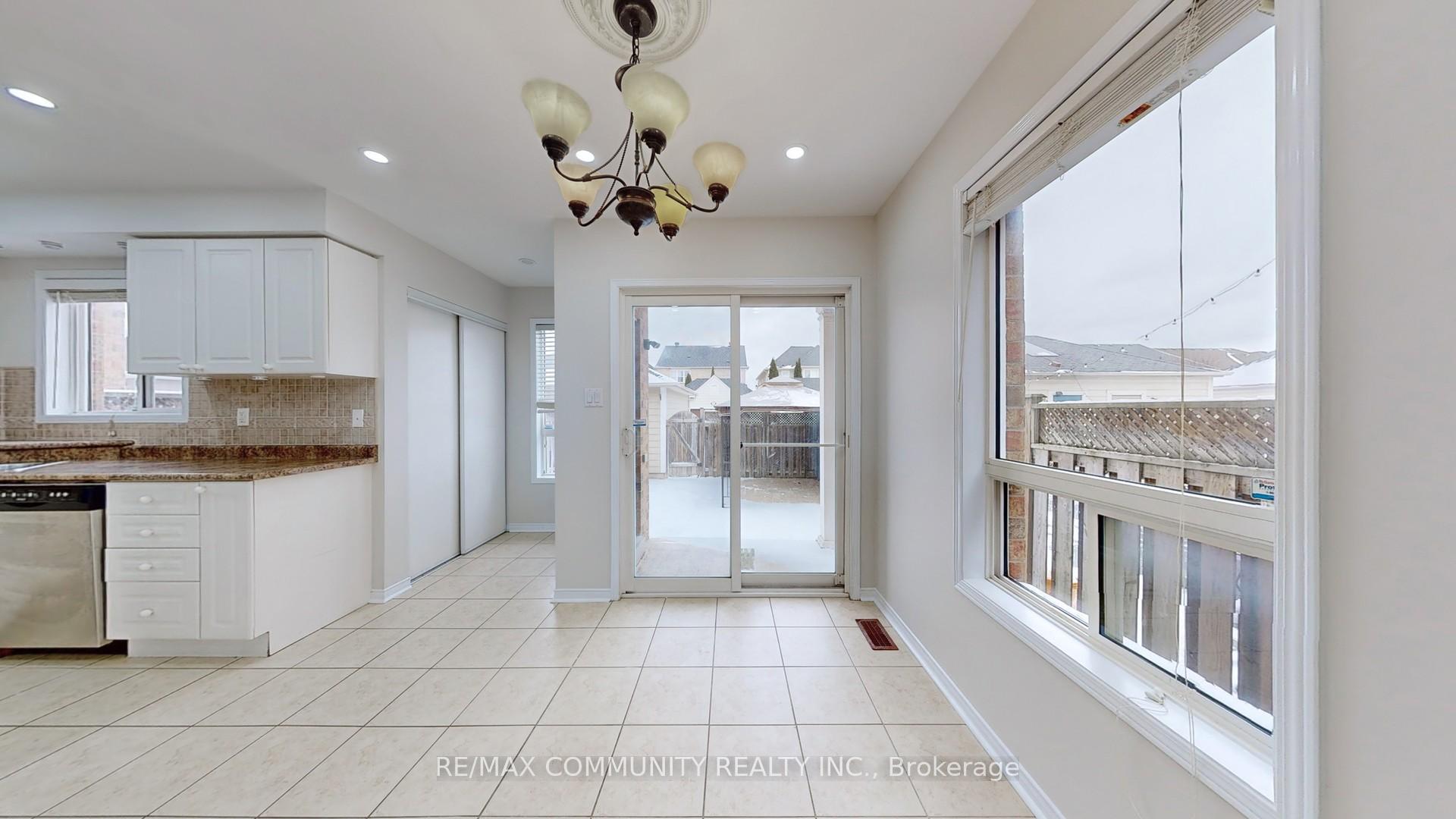 Photo 18 of 214 Whites Hill Avenue, Markham, Cornell — HOMEH