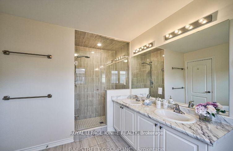Photo 10 of 61 Mountainside Crescent, Whitby, Rolling Acres — HOMEH