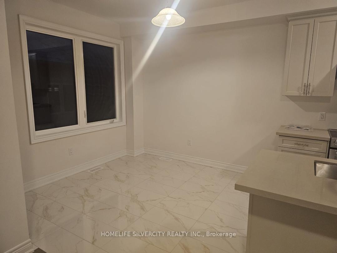 Photo 4 of 80 Grassbank Drive, Brampton, Sandringham-Wellington — HOMEH