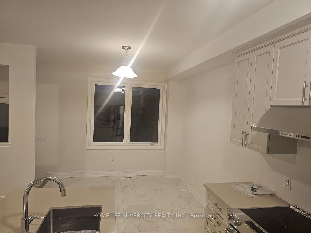 Photo 5 of 80 Grassbank Drive, Brampton, Sandringham-Wellington — HOMEH
