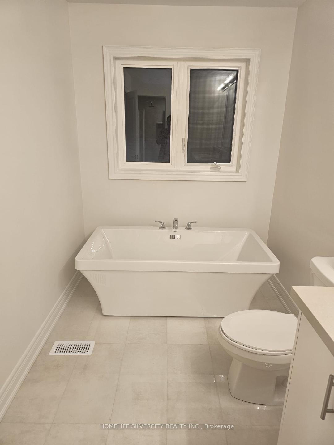 Photo 11 of 80 Grassbank Drive, Brampton, Sandringham-Wellington — HOMEH