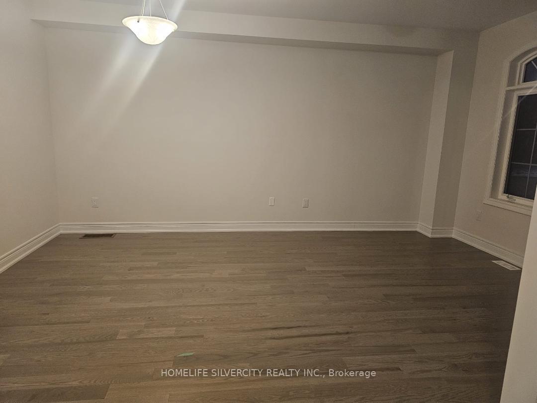 Photo 13 of 80 Grassbank Drive, Brampton, Sandringham-Wellington — HOMEH