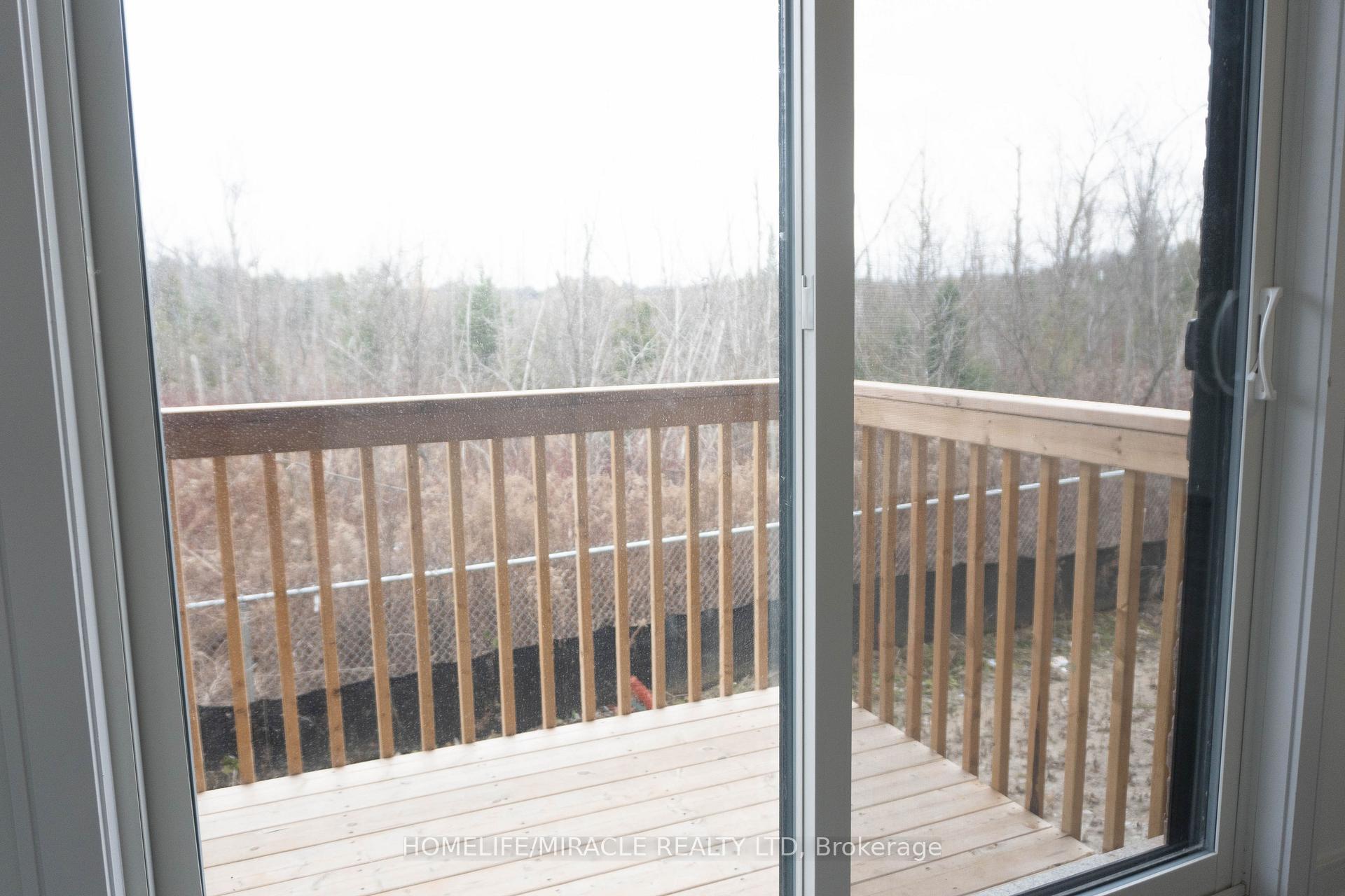 Photo 4 of 60 Blue Forest Crescent, Barrie, Innis-Shore — HOMEH