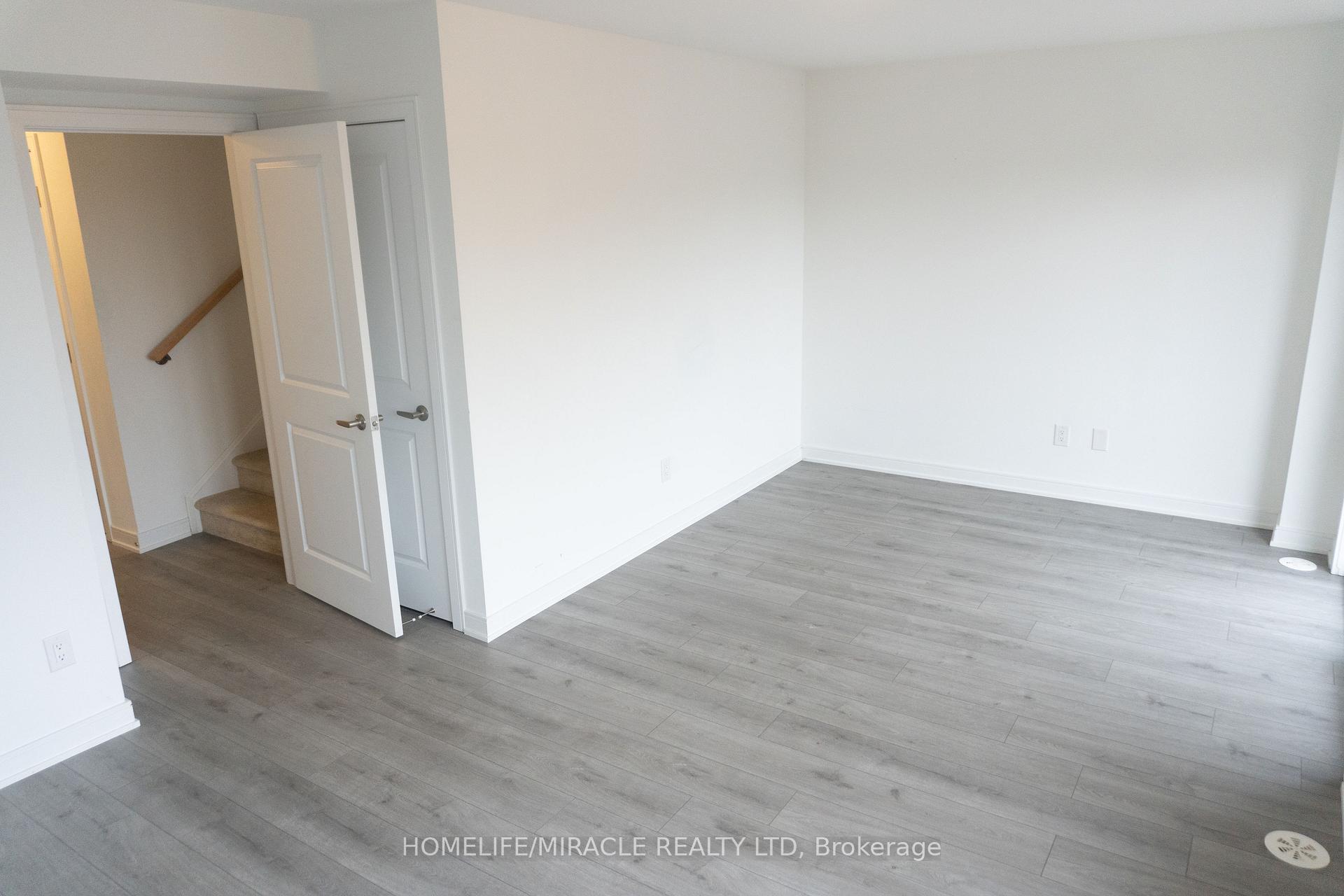 Photo 6 of 60 Blue Forest Crescent, Barrie, Innis-Shore — HOMEH