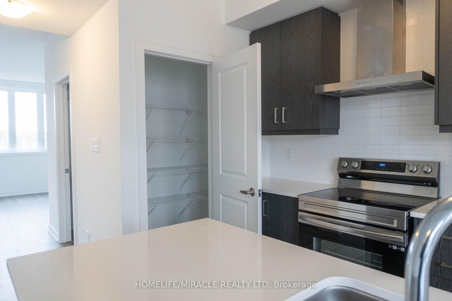 Photo 7 of 60 Blue Forest Crescent, Barrie, Innis-Shore — HOMEH