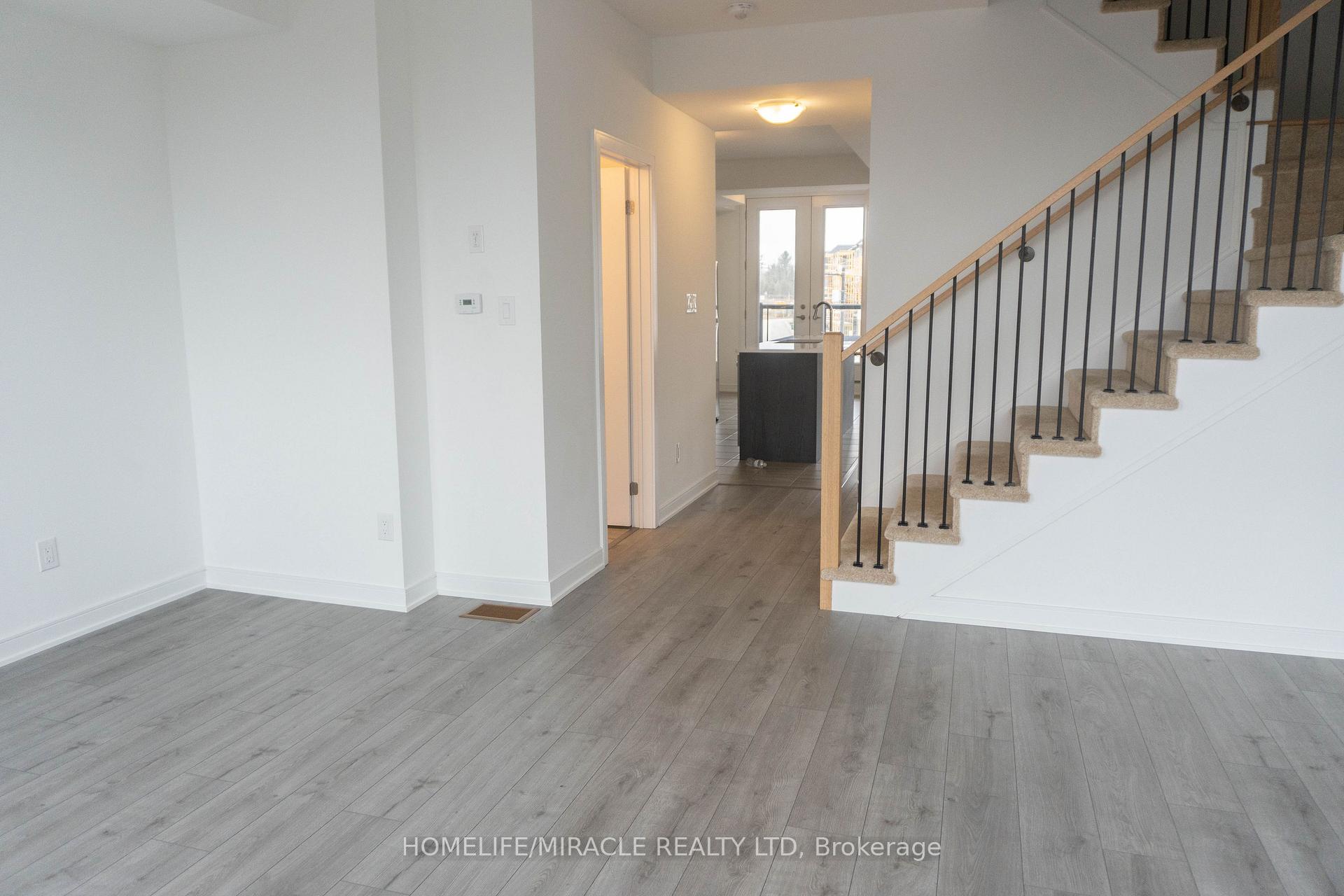 Photo 9 of 60 Blue Forest Crescent, Barrie, Innis-Shore — HOMEH