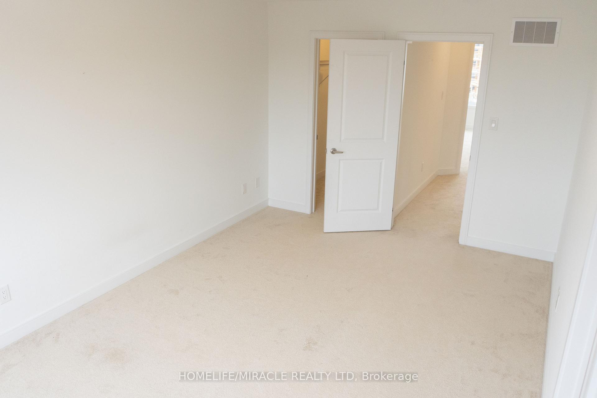 Photo 10 of 60 Blue Forest Crescent, Barrie, Innis-Shore — HOMEH