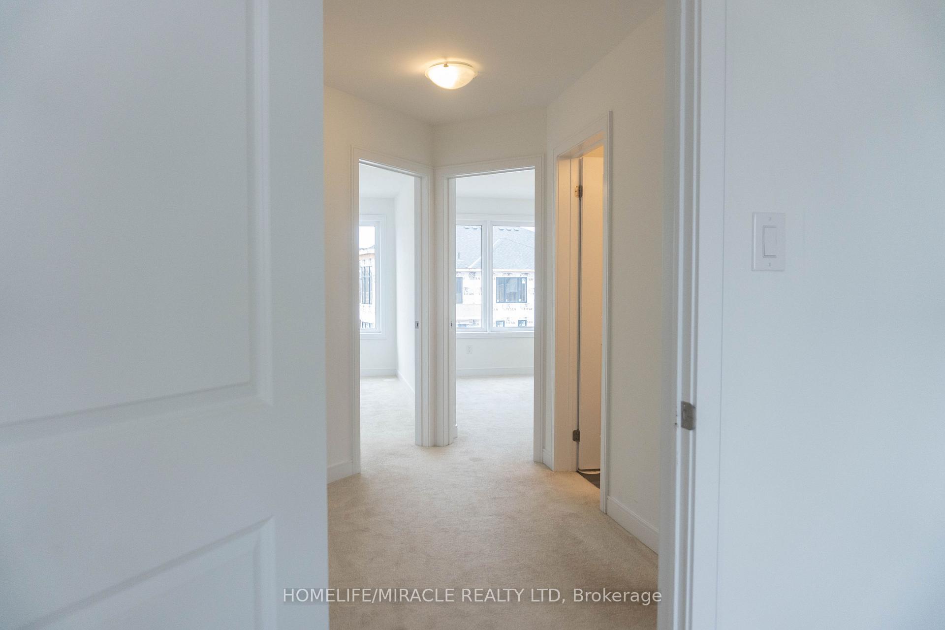 Photo 16 of 60 Blue Forest Crescent, Barrie, Innis-Shore — HOMEH