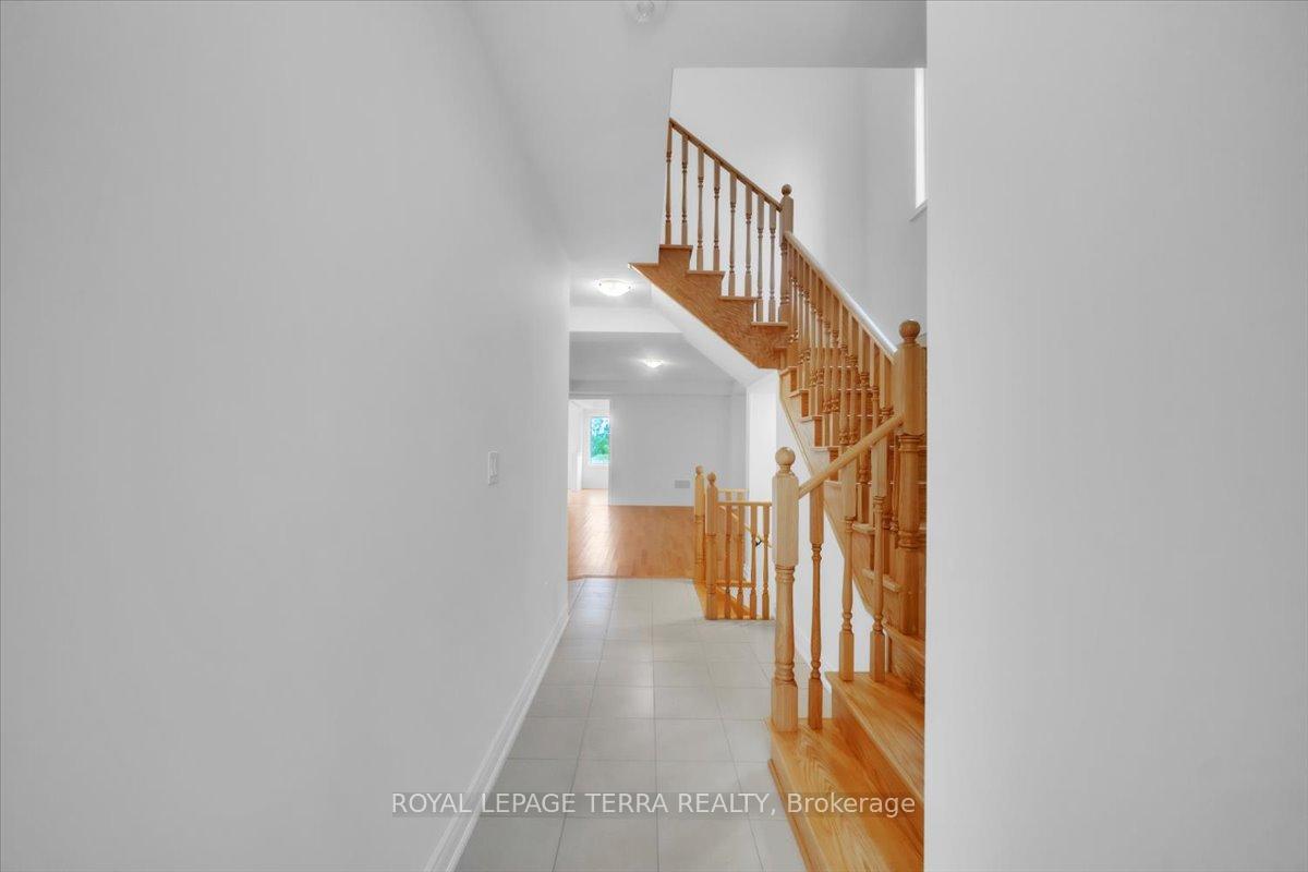 Photo 5 of 28 Bloomfield Crescent, Cambridge — HOMEH