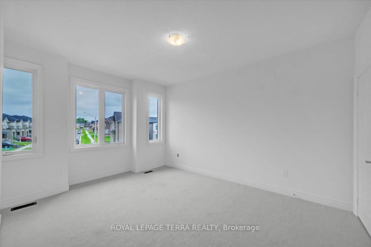 Photo 18 of 28 Bloomfield Crescent, Cambridge — HOMEH
