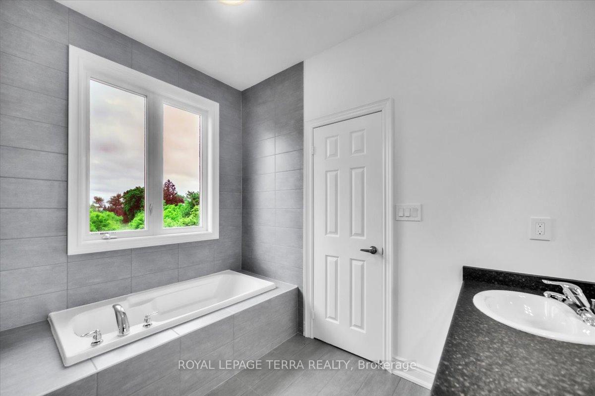 Photo 32 of 28 Bloomfield Crescent, Cambridge — HOMEH