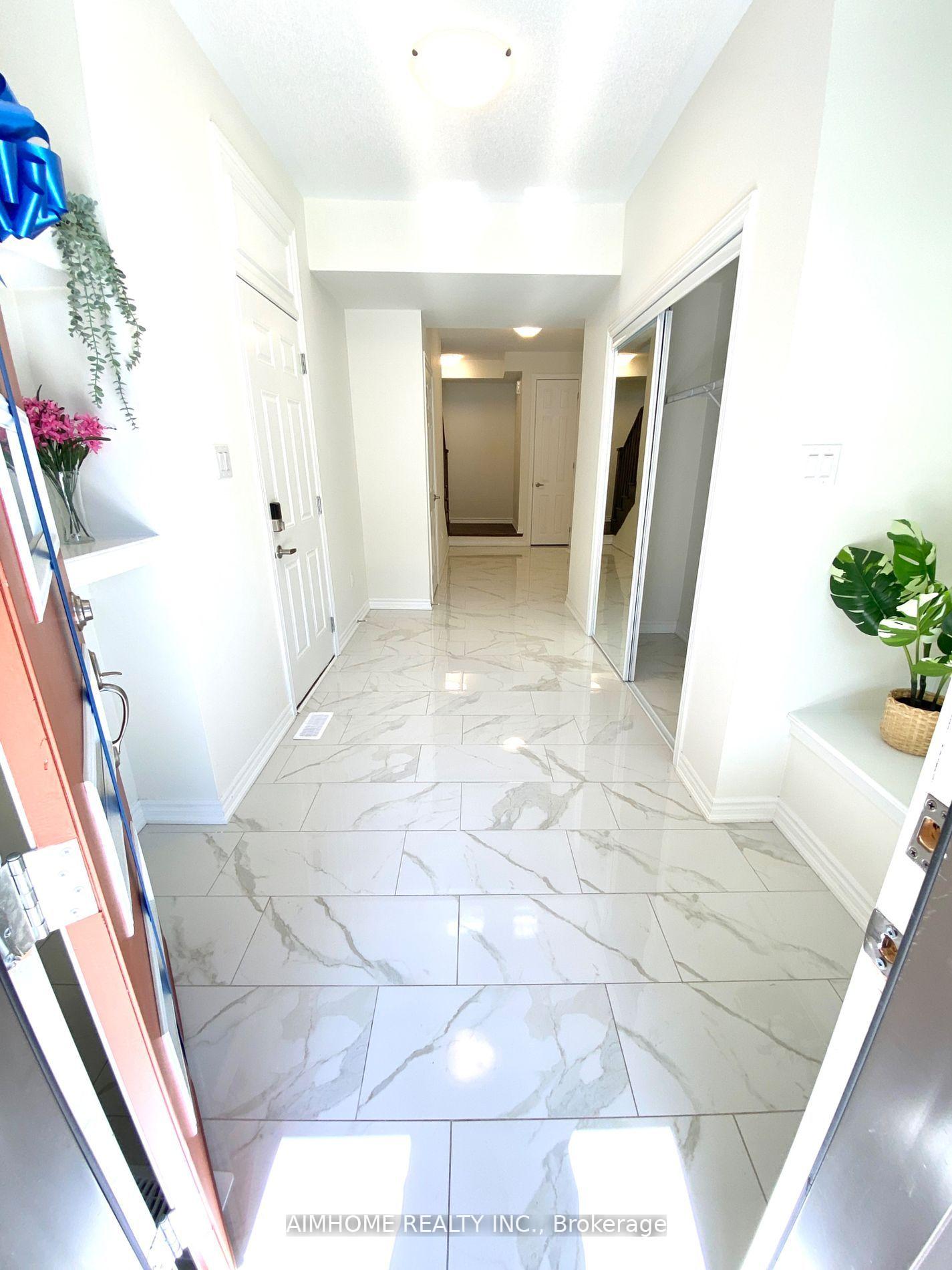 Photo 4 of 12 Thomas Frisby Jr Crescent, Markham, Victoria Square — HOMEH