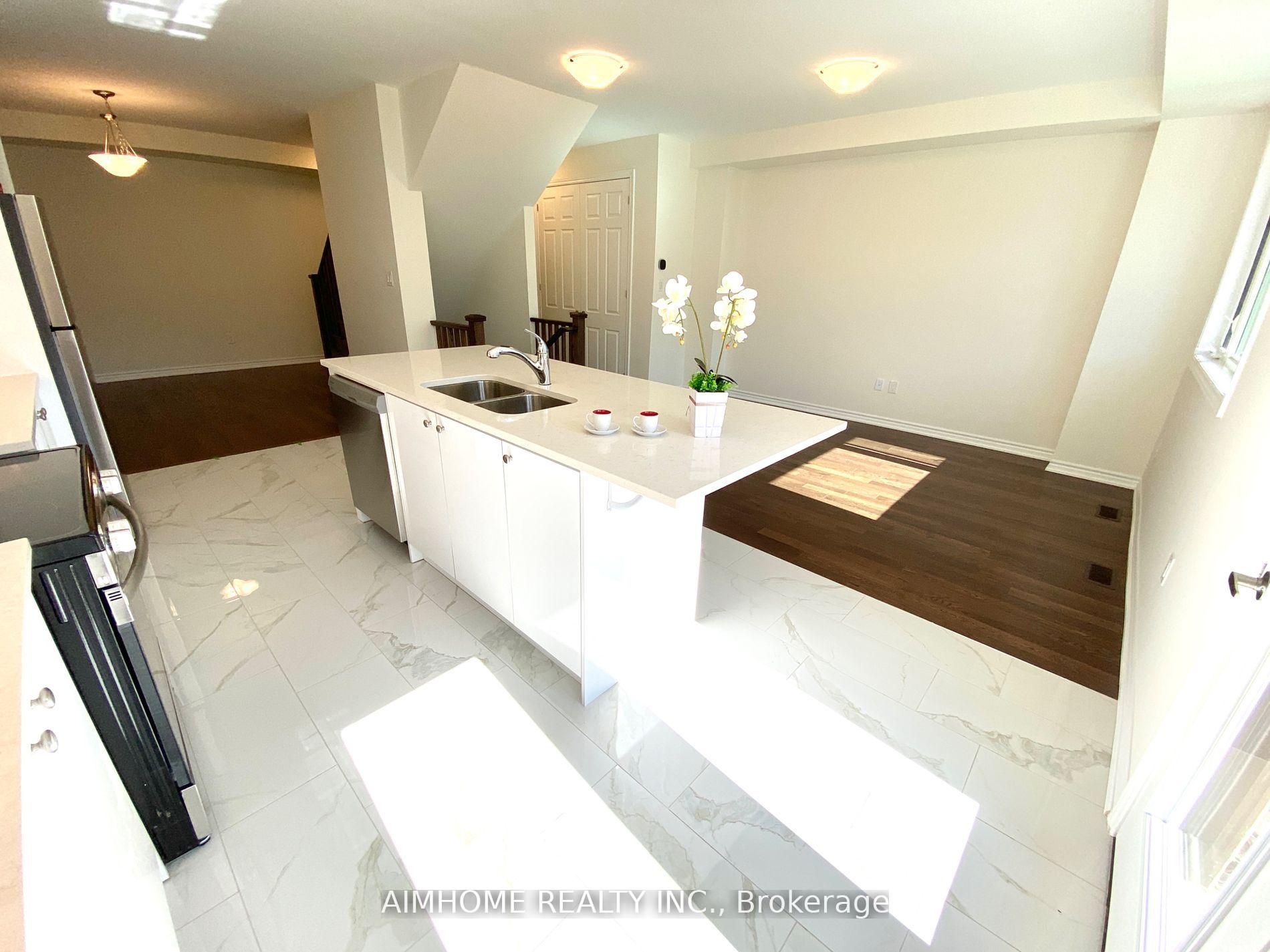 Photo 10 of 12 Thomas Frisby Jr Crescent, Markham, Victoria Square — HOMEH