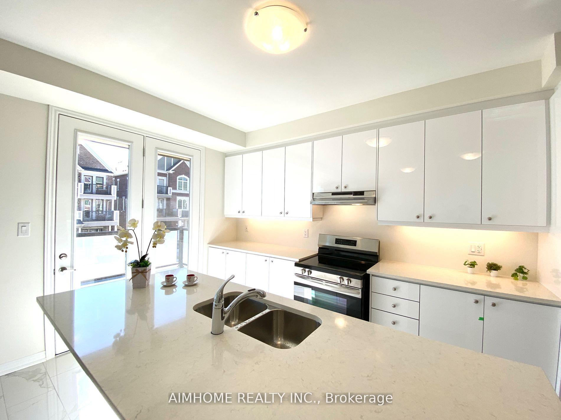 Photo 13 of 12 Thomas Frisby Jr Crescent, Markham, Victoria Square — HOMEH