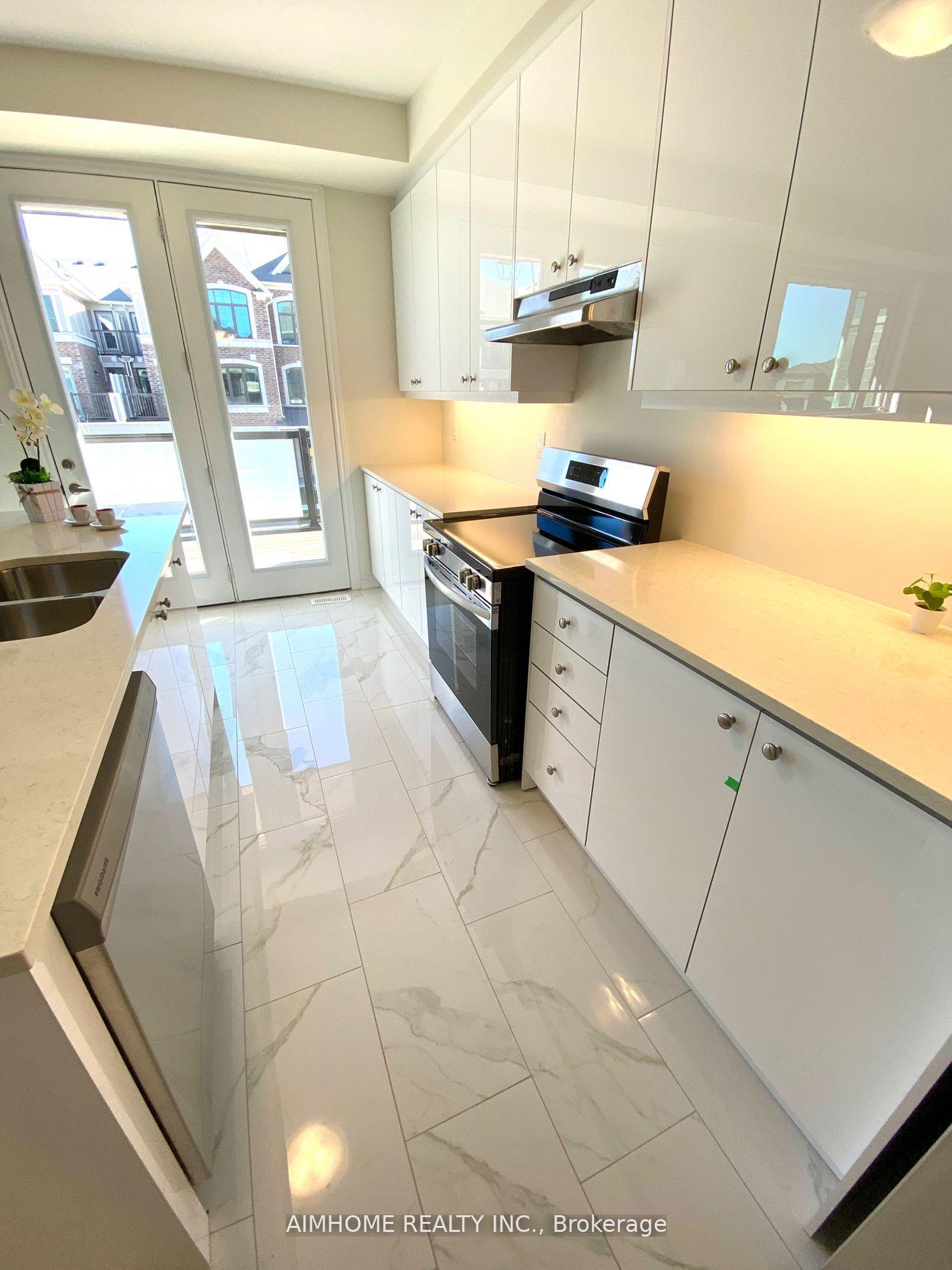 Photo 14 of 12 Thomas Frisby Jr Crescent, Markham, Victoria Square — HOMEH