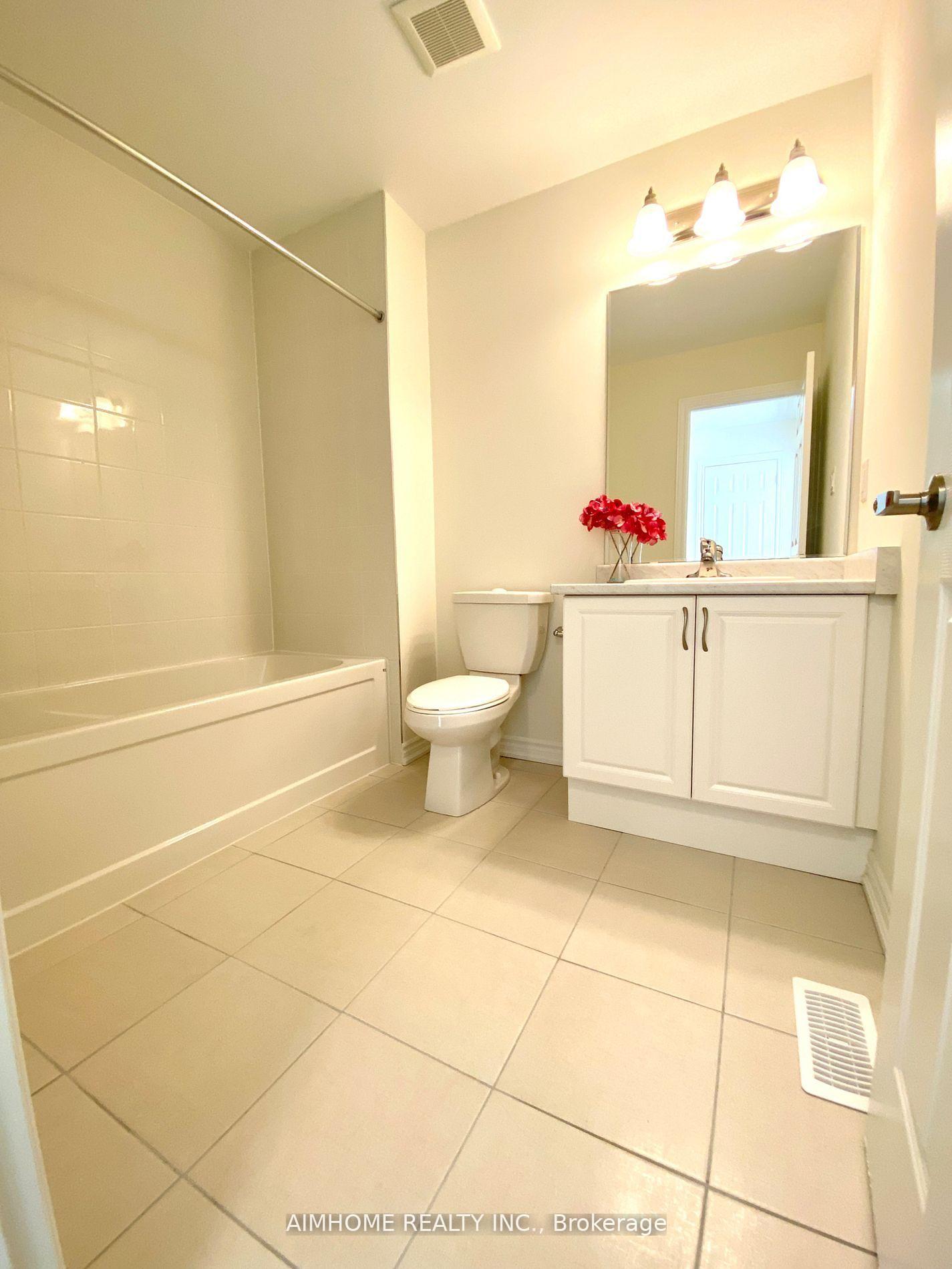Photo 33 of 12 Thomas Frisby Jr Crescent, Markham, Victoria Square — HOMEH