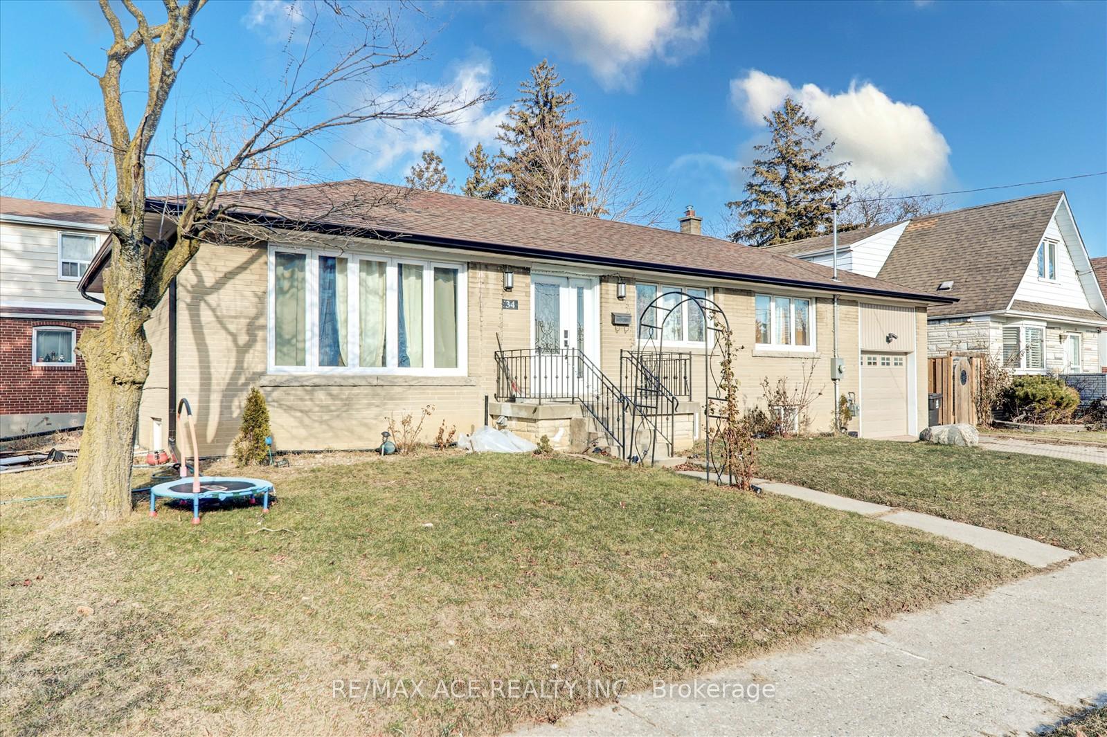 Photo 4 of Unit BSMT, 34 Lord Roberts Drive, Scarborough, Eglinton East — HOMEH
