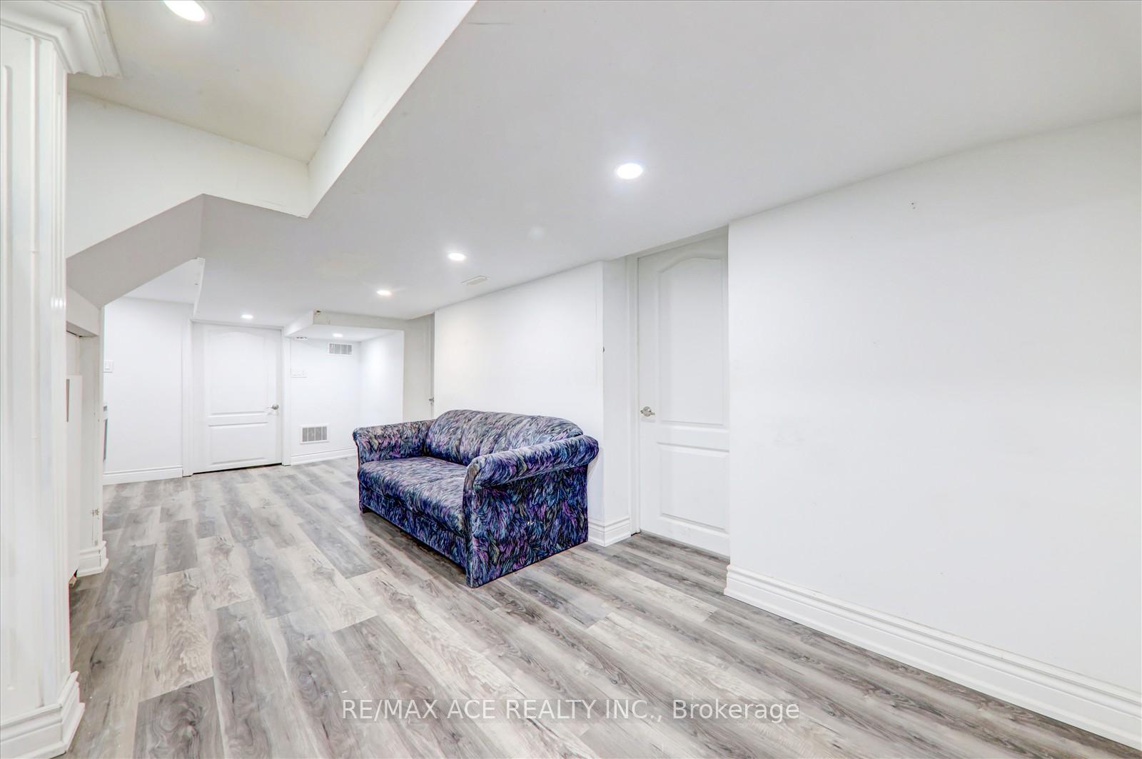 Photo 5 of Unit BSMT, 34 Lord Roberts Drive, Scarborough, Eglinton East — HOMEH