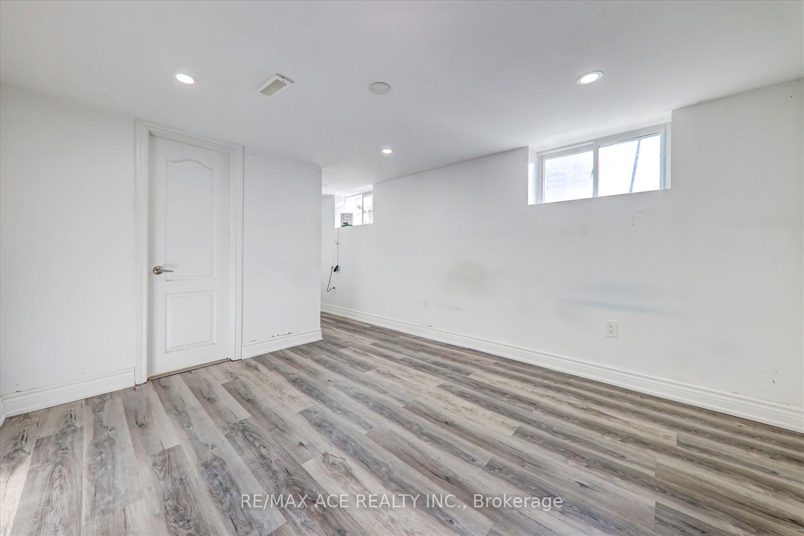 Photo 12 of Unit BSMT, 34 Lord Roberts Drive, Scarborough, Eglinton East — HOMEH