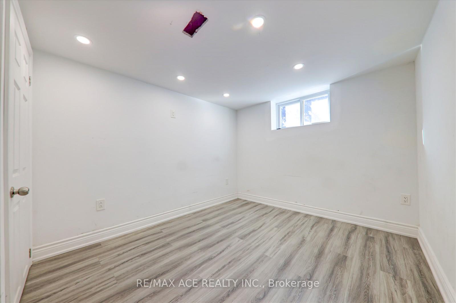 Photo 13 of Unit BSMT, 34 Lord Roberts Drive, Scarborough, Eglinton East — HOMEH