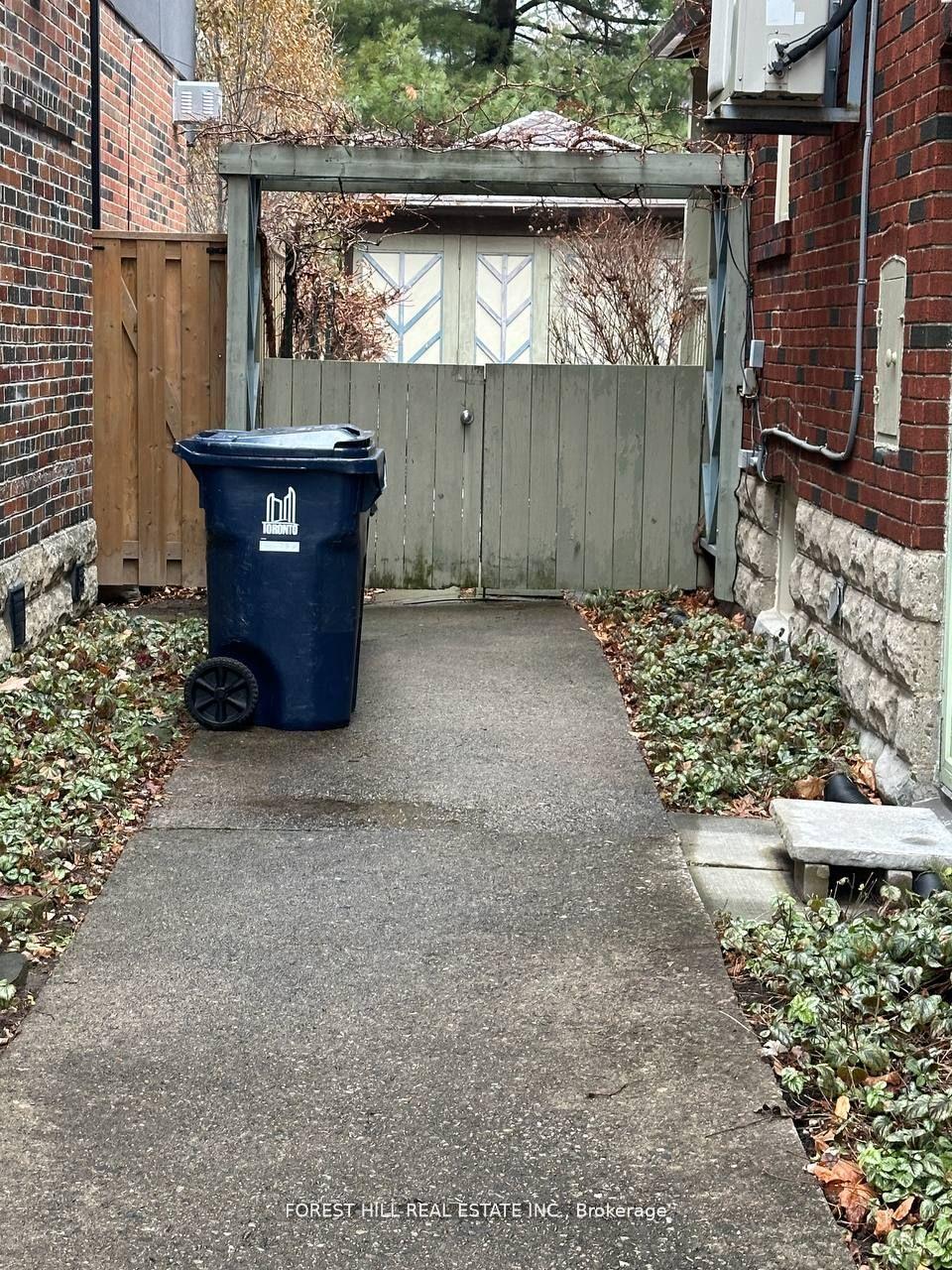 Photo 3 of 490 Briar Hill Avenue, Toronto, Lawrence Park South — HOMEH
