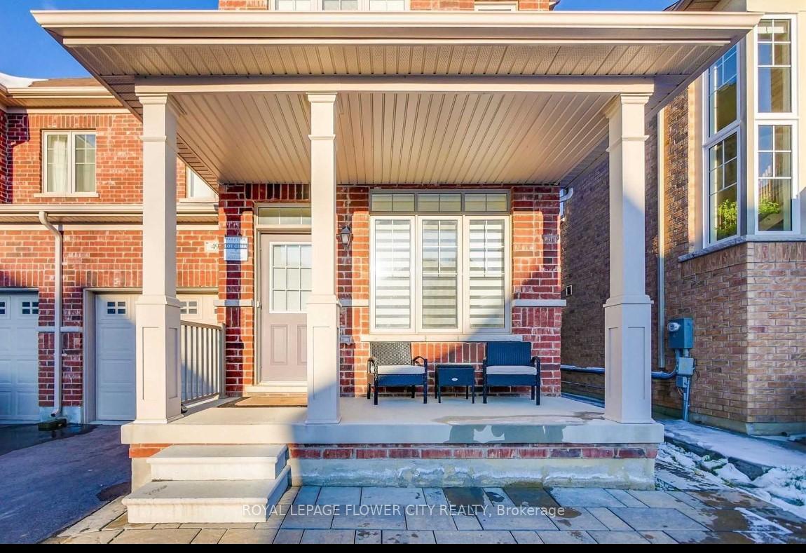 Photo 2 of 49 Truro Circle, Brampton, Bram West — HOMEH